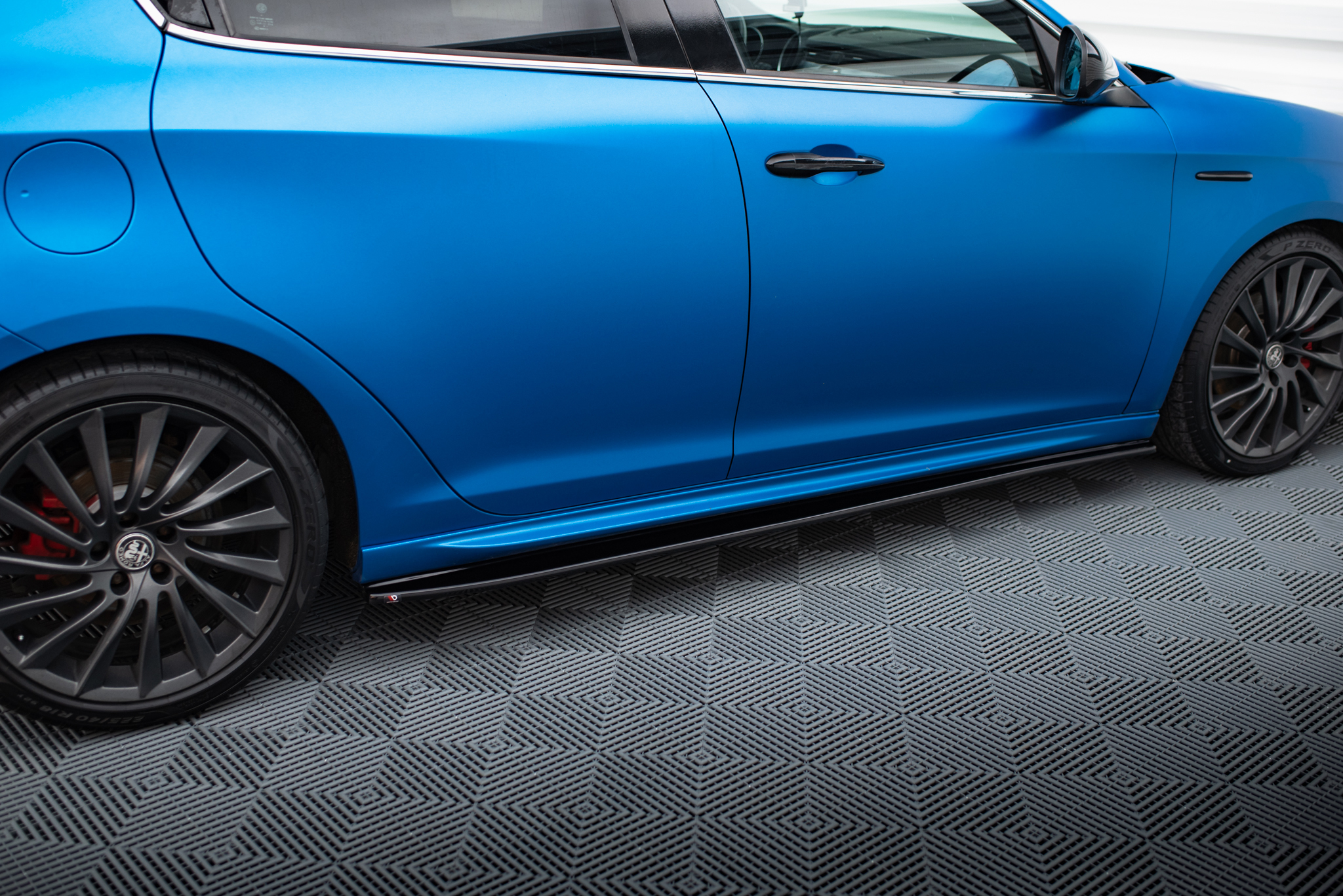 Maxton Design Боковые юбки Диффузор V.1 Alfa Romeo Giulietta — изображение 3