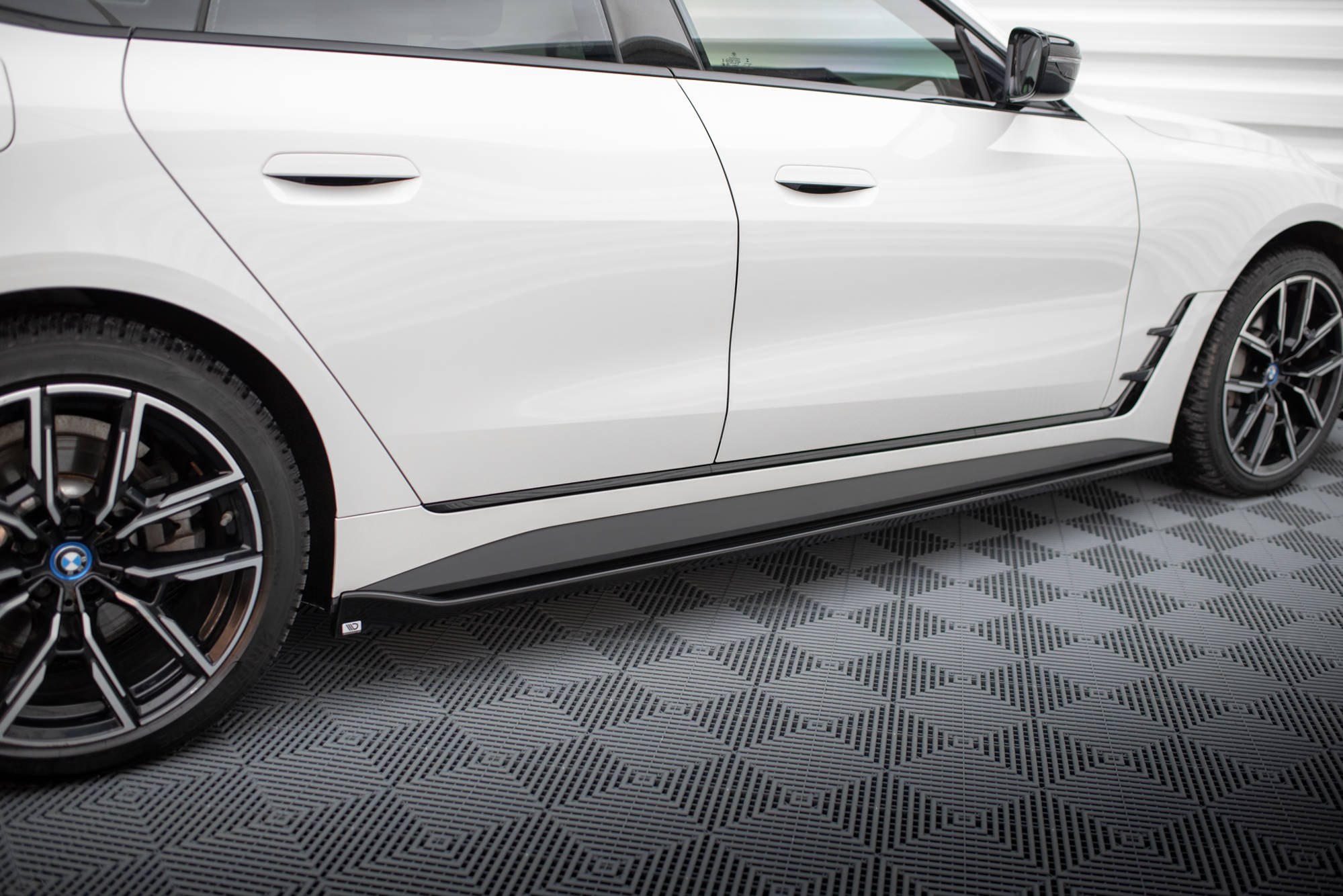 Maxton Design Боковые диффузоры V.1 BMW i4 M-Pack G26 — изображение 2