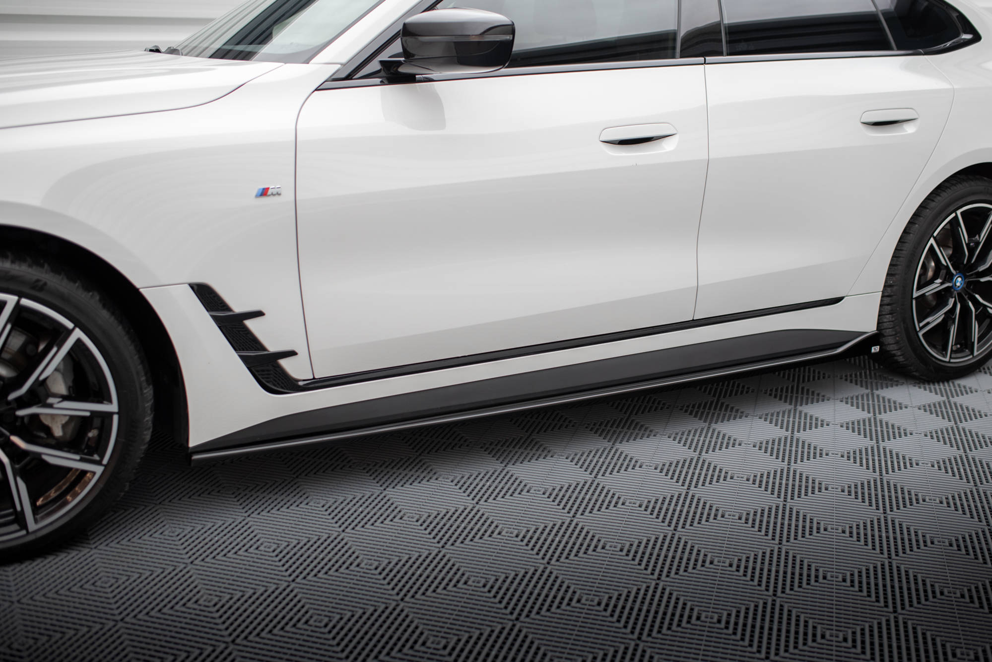 Maxton Design Боковые диффузоры V.1 BMW i4 M-Pack G26