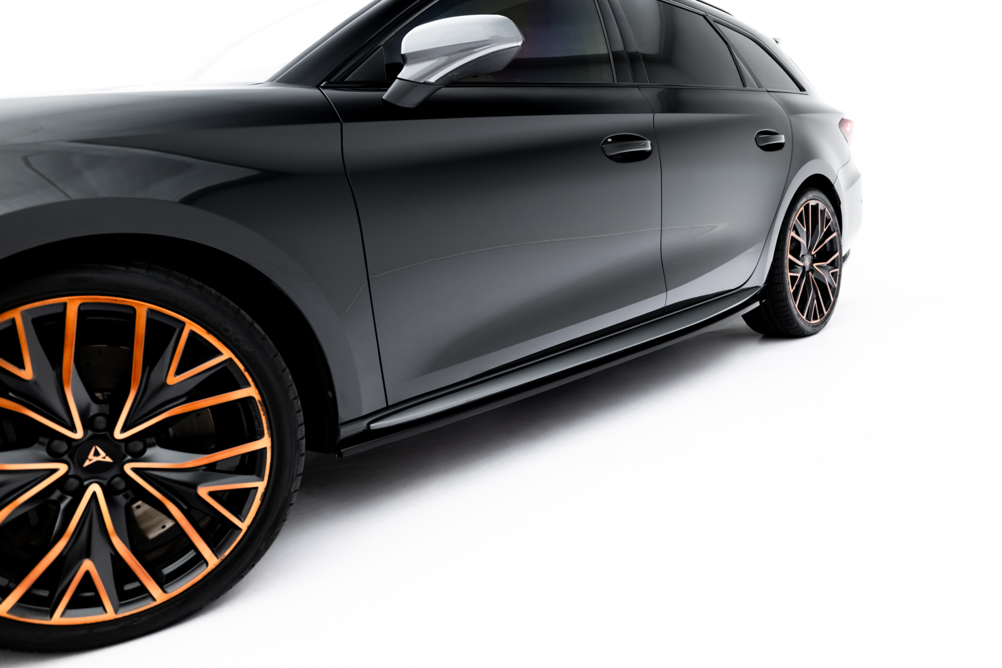 Maxton Design Боковые юбки и диффузоры V.1 Cupra Leon ST / Хэтчбек Aero Mk1 Facelift — изображение 2