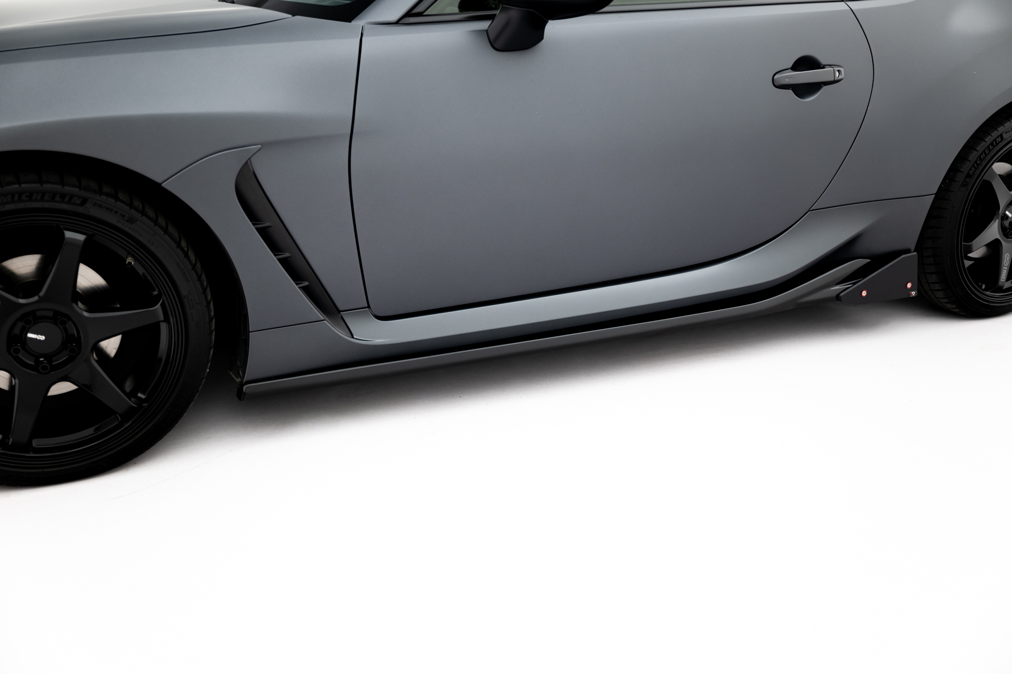 Maxton Design Боковые диффузоры V.1 + накладки на пороги Toyota GR86 Mk1