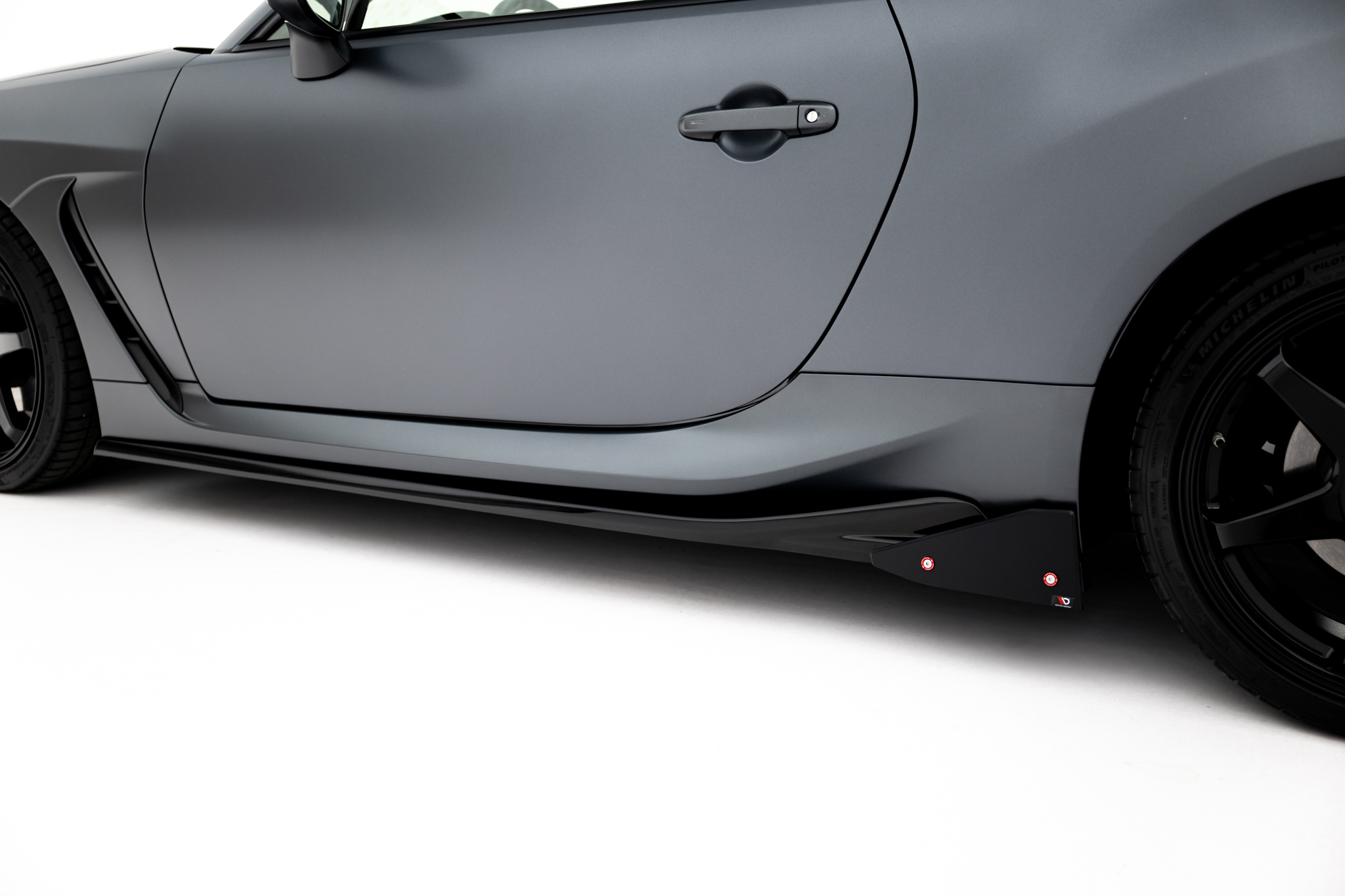 Maxton Design Боковые диффузоры V.1 + накладки на пороги Toyota GR86 Mk1 — изображение 3