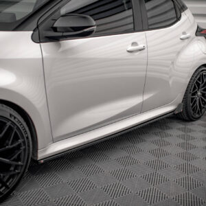 Maxton Design Боковые диффузоры V.1 + накладки на пороги Toyota Yaris Mk4