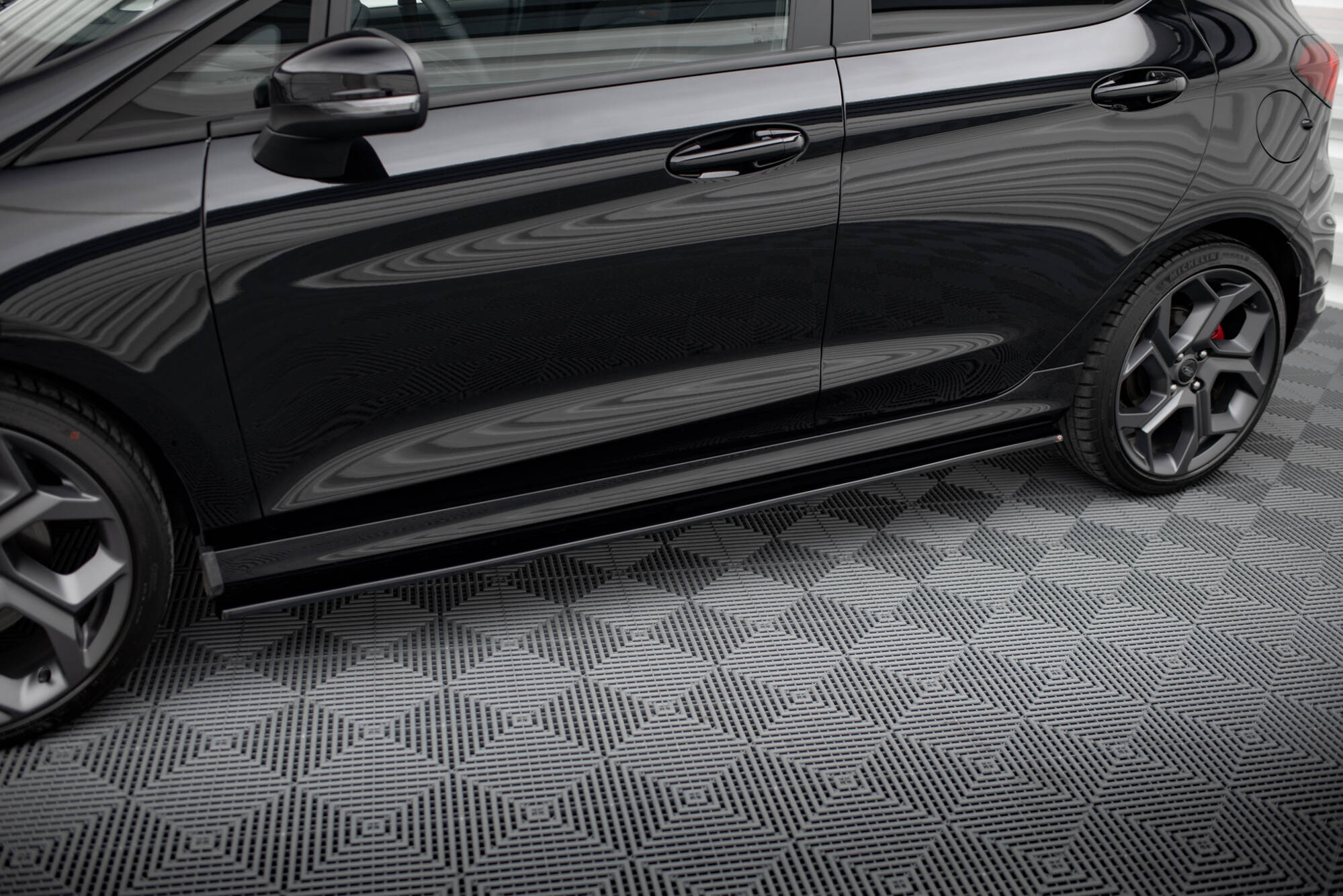 Maxton Design Боковые юбки и диффузоры V.1 для Ford Fiesta ST / ST-Line Mk8