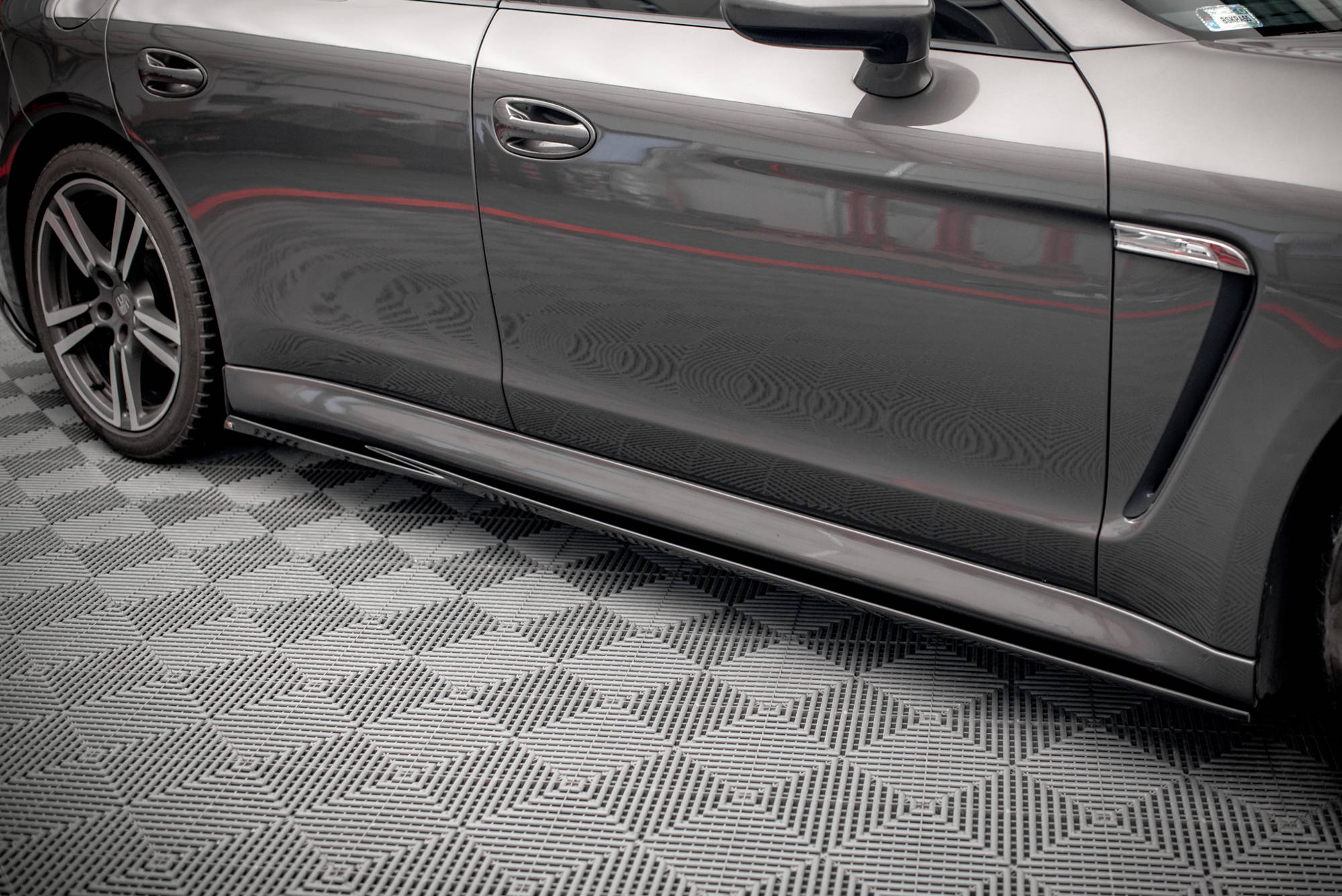 Maxton Design Боковые диффузоры V.1 для Porsche Panamera / Panamera Diesel / Panamera Turbo 970 — изображение 2