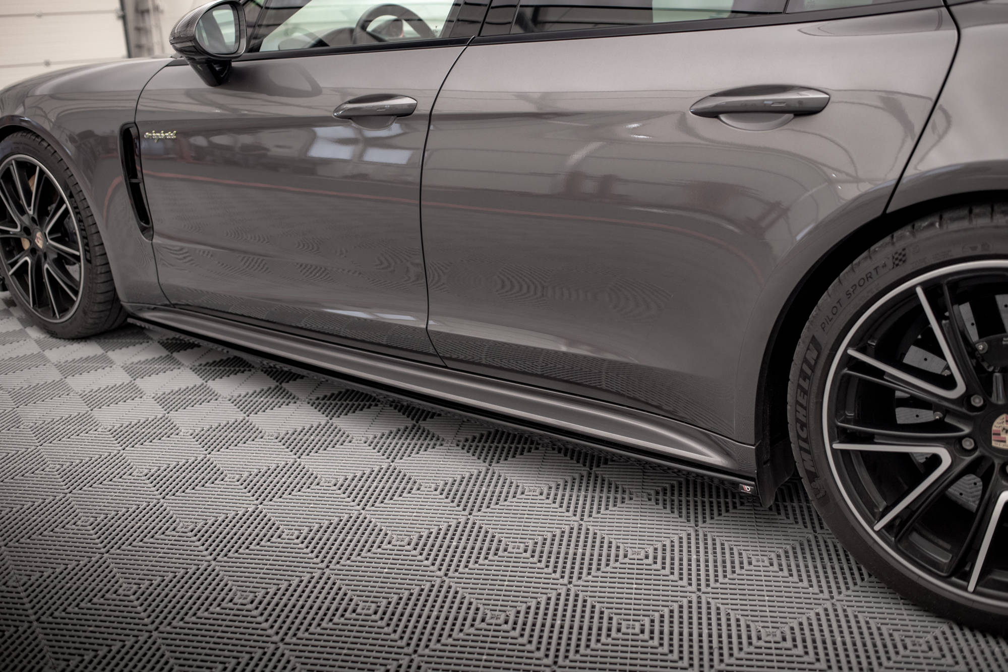 Maxton Design Боковые диффузоры V.1 для Porsche Panamera Turbo S E-Hybrid / Panamera E-Hybrid / Panamera 4S 971 — изображение 3