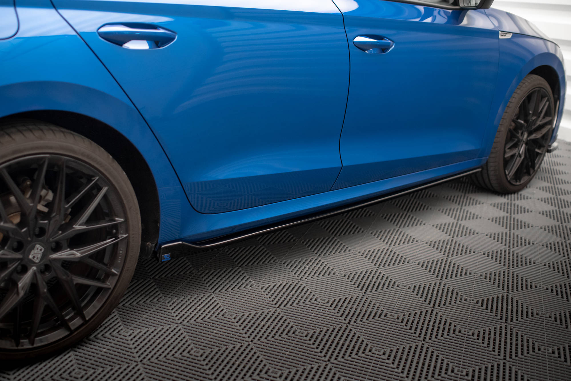 Maxton Design Боковые диффузоры V.1 для Skoda Octavia Mk4