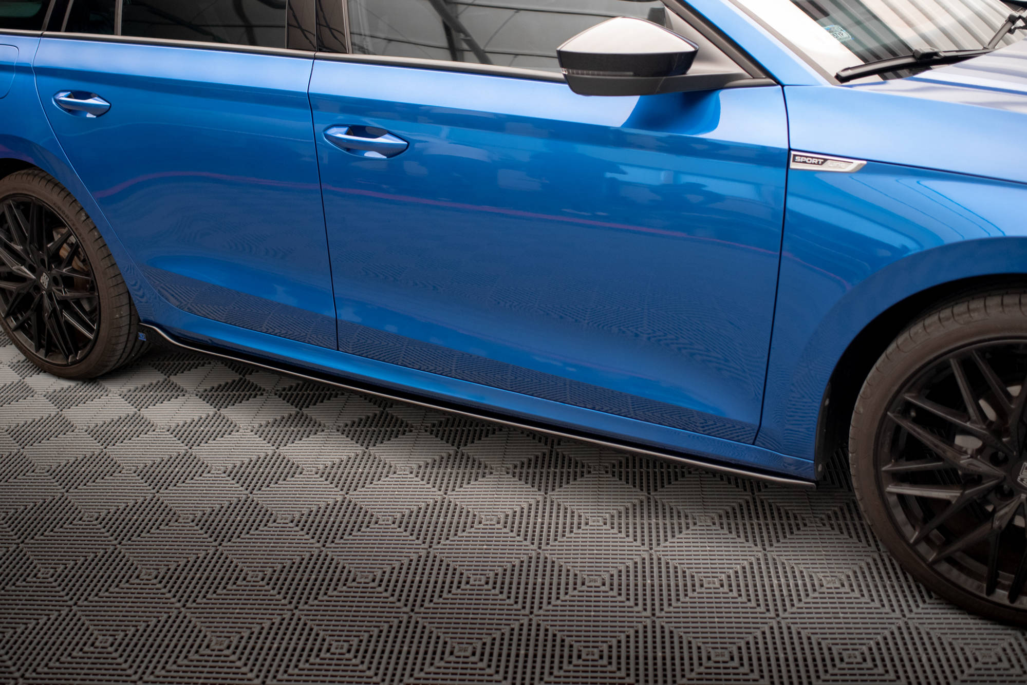 Maxton Design Боковые диффузоры V.1 для Skoda Octavia Mk4 — изображение 2