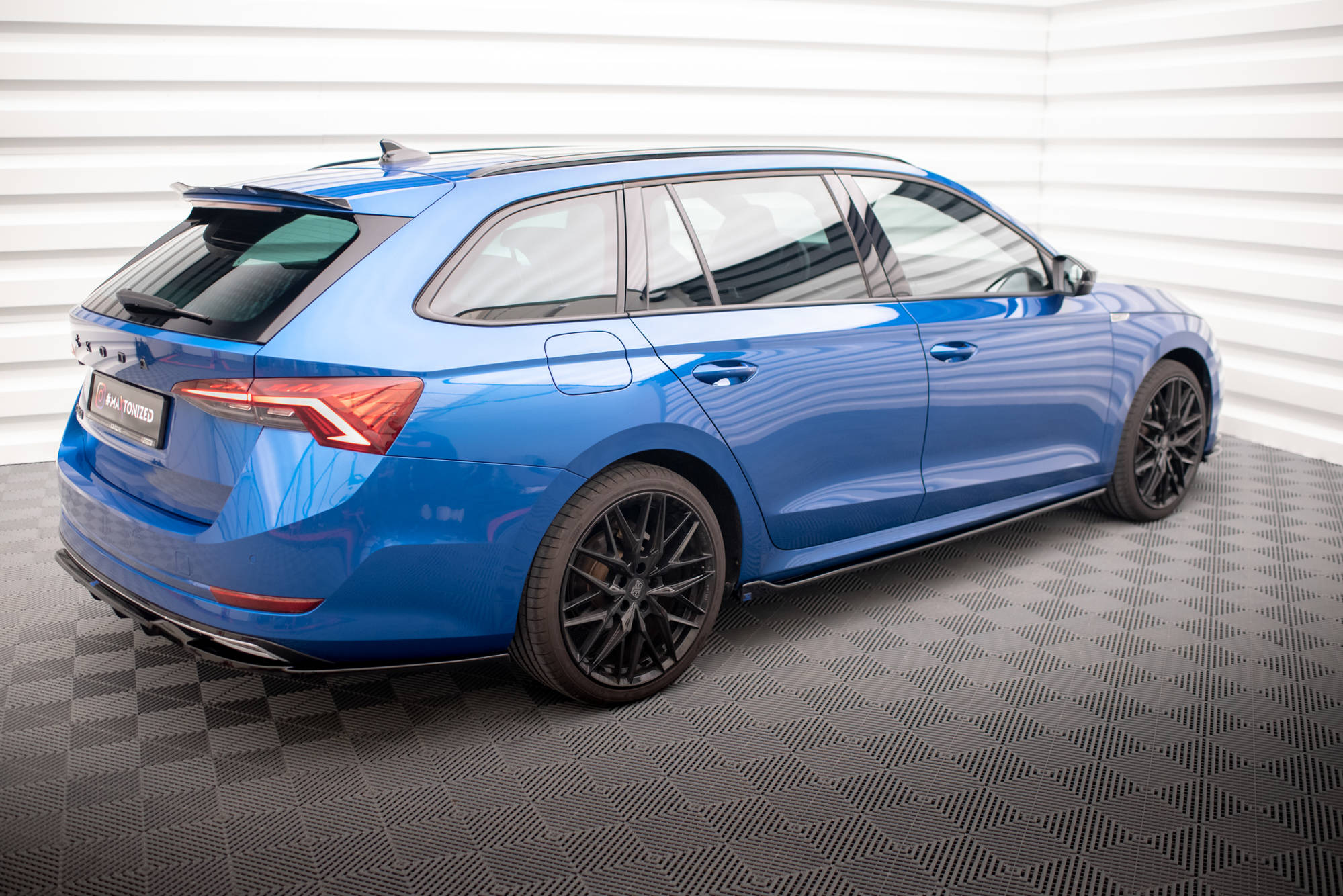 Maxton Design Боковые диффузоры V.1 для Skoda Octavia Mk4 — изображение 3