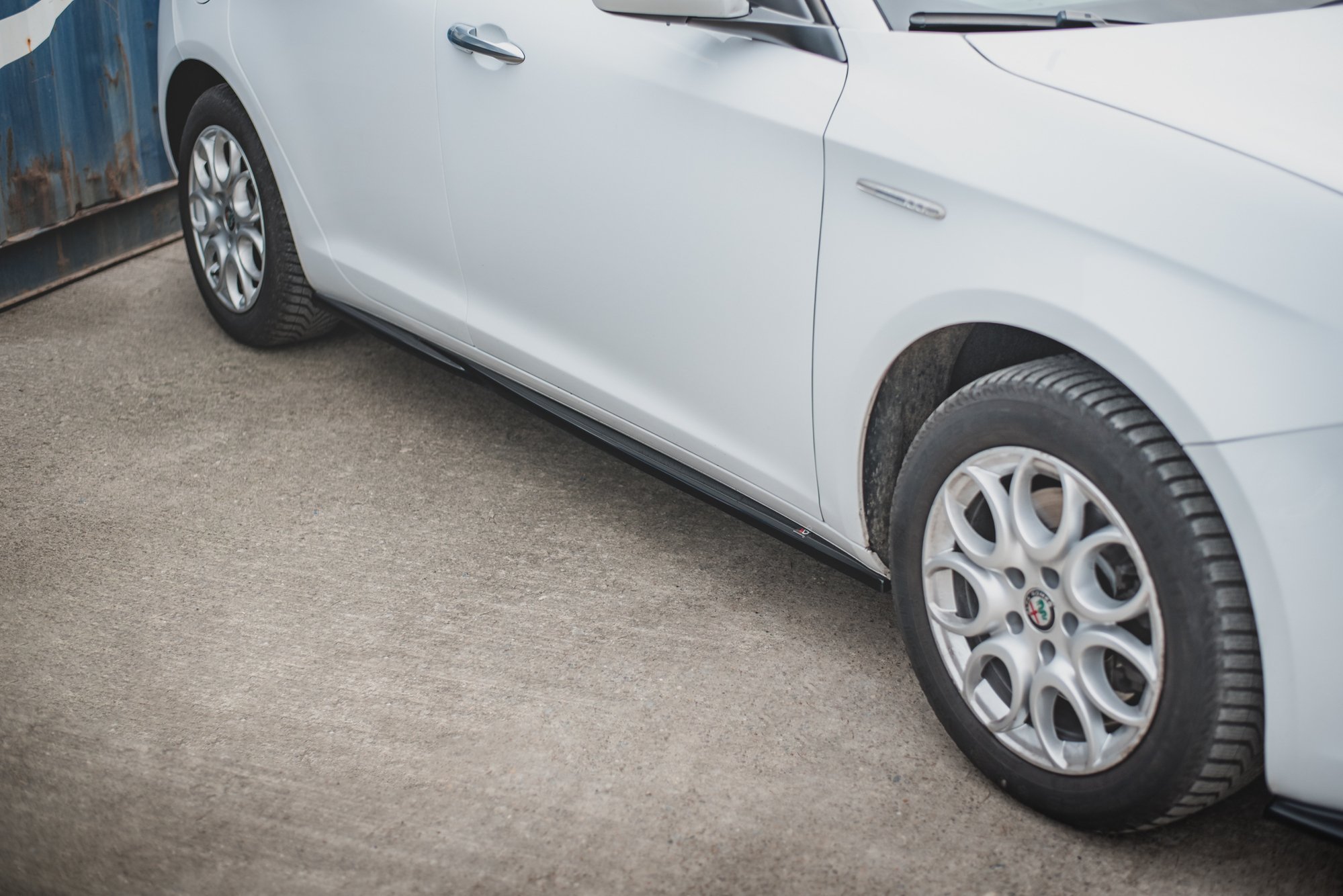 Maxton Design Боковые юбки Диффузоры V.2 Alfa Romeo Giulietta