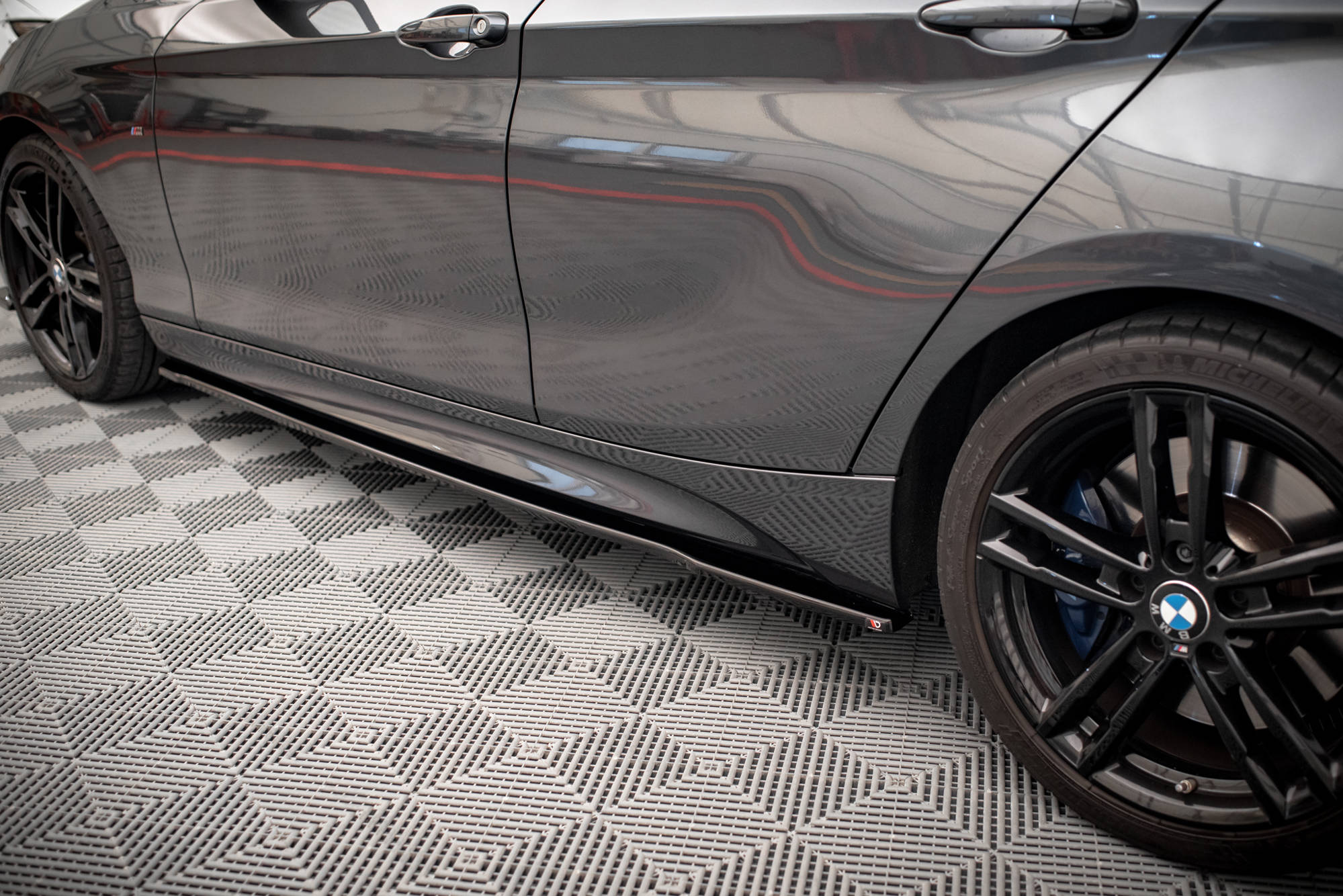 Maxton Design Боковые диффузоры V.2 BMW 1 M135i / M140i / M-Pack F20 — изображение 2