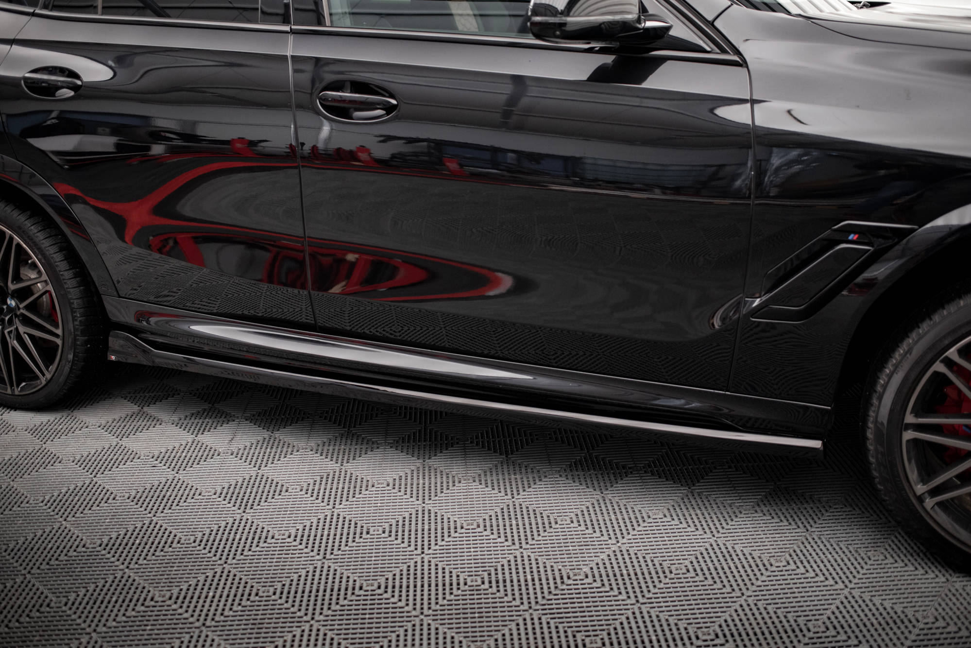 Maxton Design Боковые диффузоры V.2 для BMW X6 M F96 / X6 M-Pack G06 — изображение 2