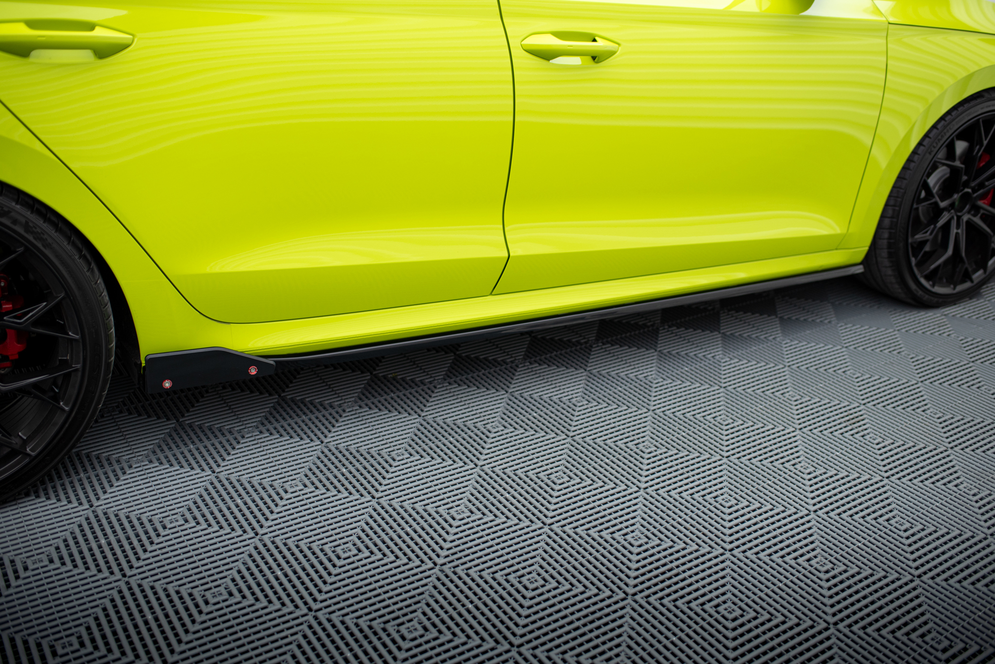 Maxton Design Боковые диффузоры V.2 + накладки на пороги для Skoda Octavia RS Liftback / Combi Mk4 — изображение 2