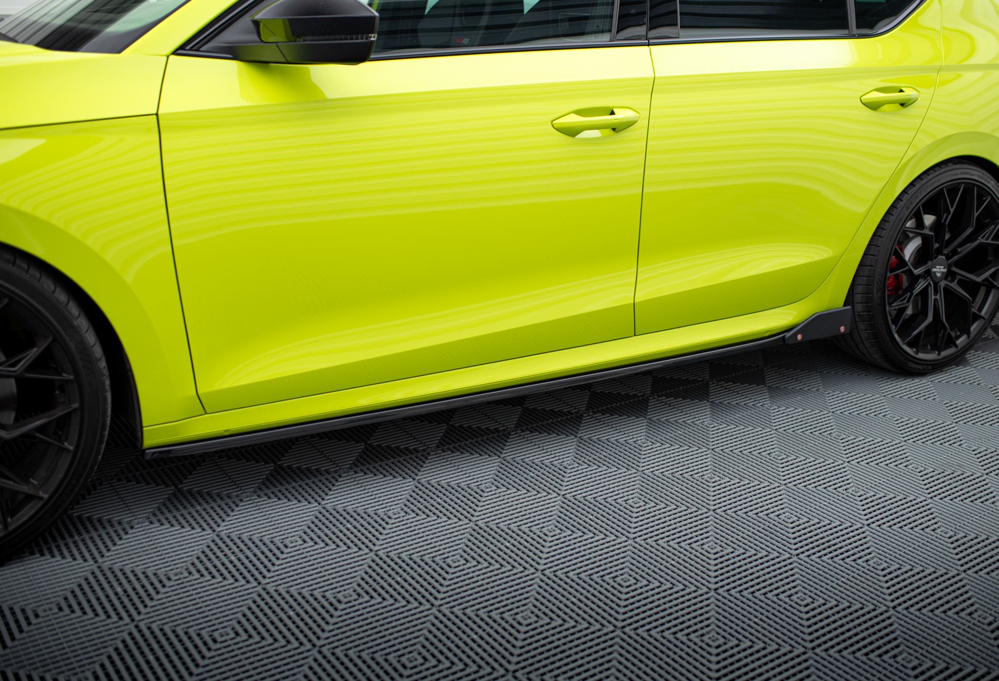 Maxton Design Боковые диффузоры V.2 + накладки на пороги для Skoda Octavia RS Liftback / Combi Mk4