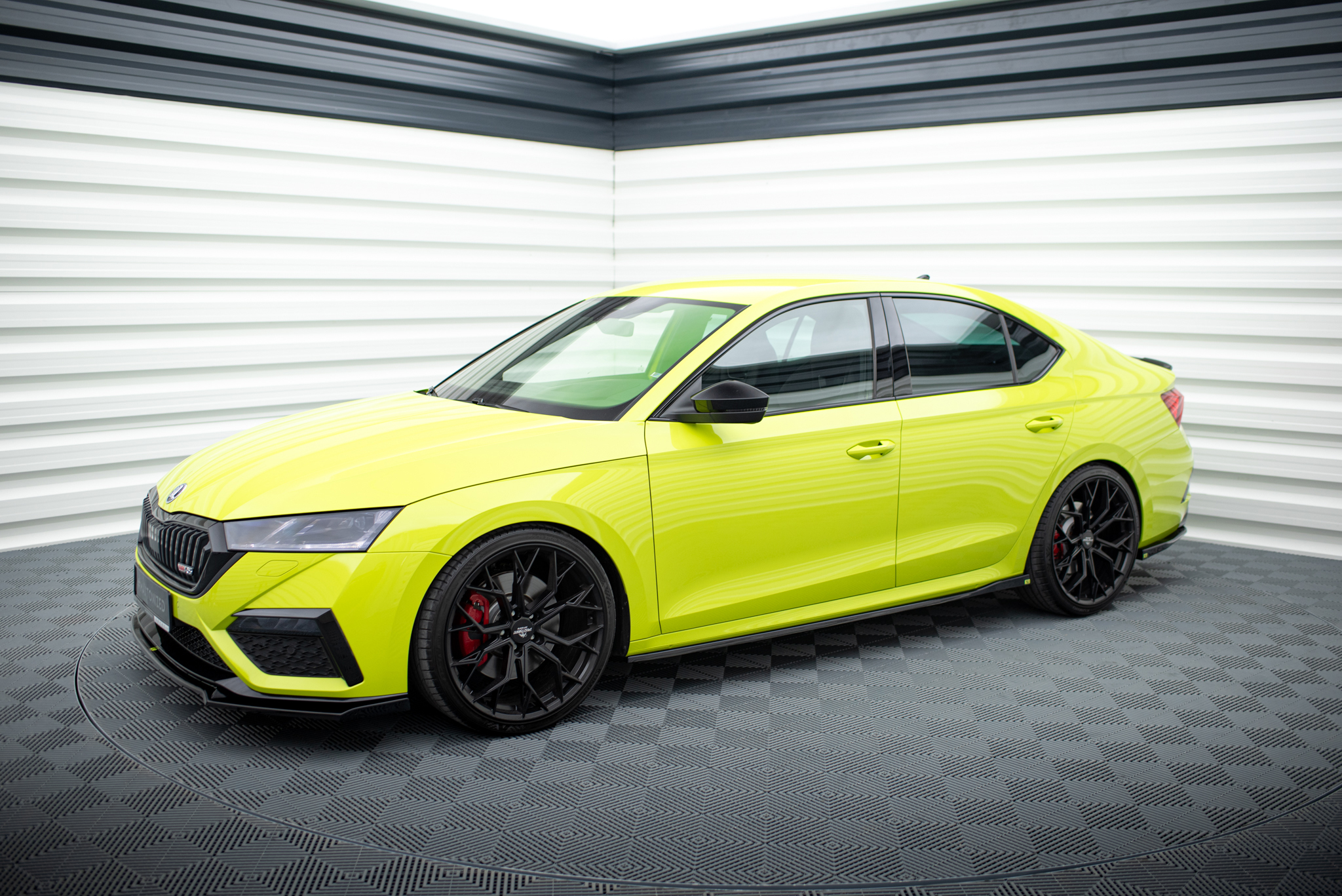 Maxton Design Боковые диффузоры V.2 для Skoda Octavia RS Liftback / Combi Mk4 — изображение 2