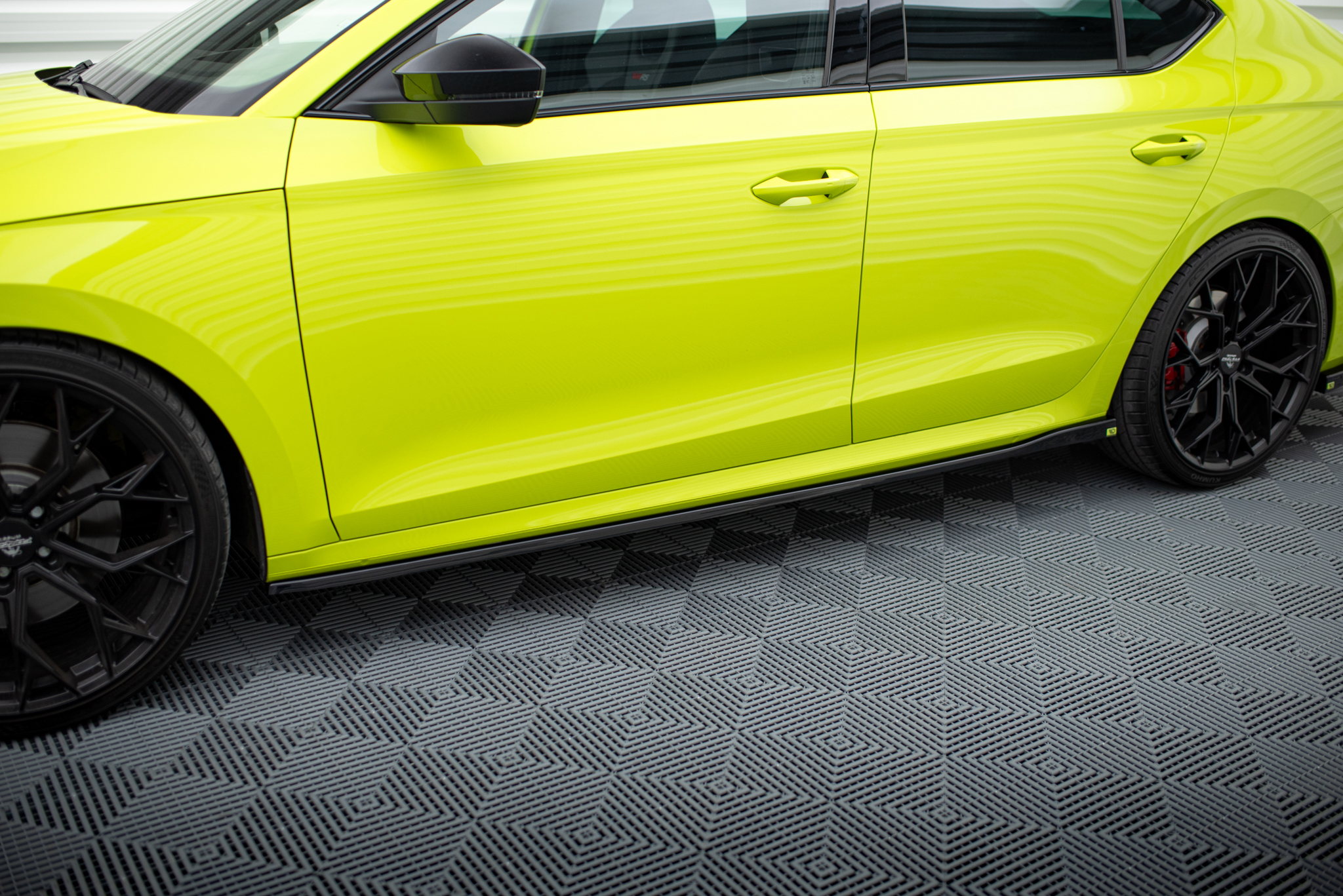 Maxton Design Боковые диффузоры V.2 для Skoda Octavia RS Liftback / Combi Mk4