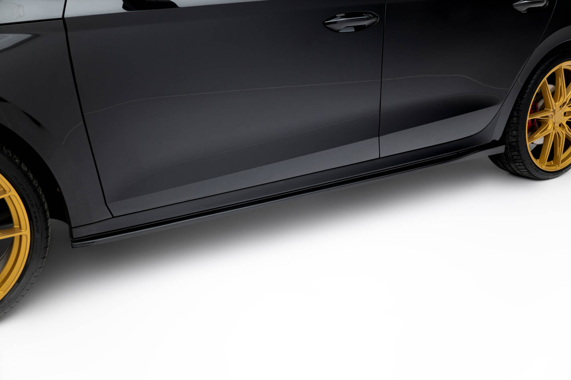 Maxton Design Боковые пороги и диффузоры V.2 Skoda Octavia RS Liftback / Combi Mk4 Facelift