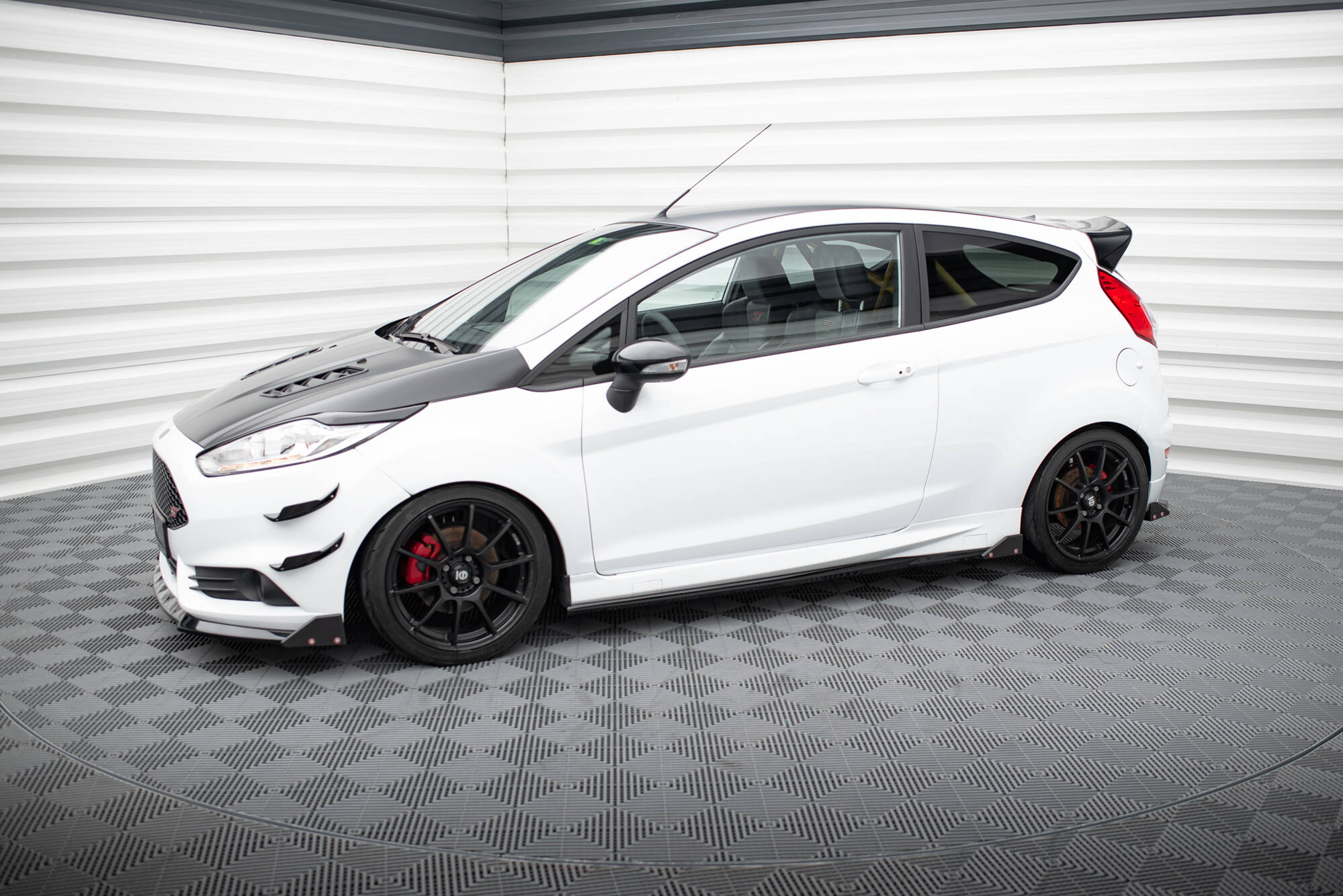 Maxton Design Боковые юбки-диффузоры V.4 + накладки на пороги для Ford Fiesta ST / ST-Line Mk7 — изображение 2