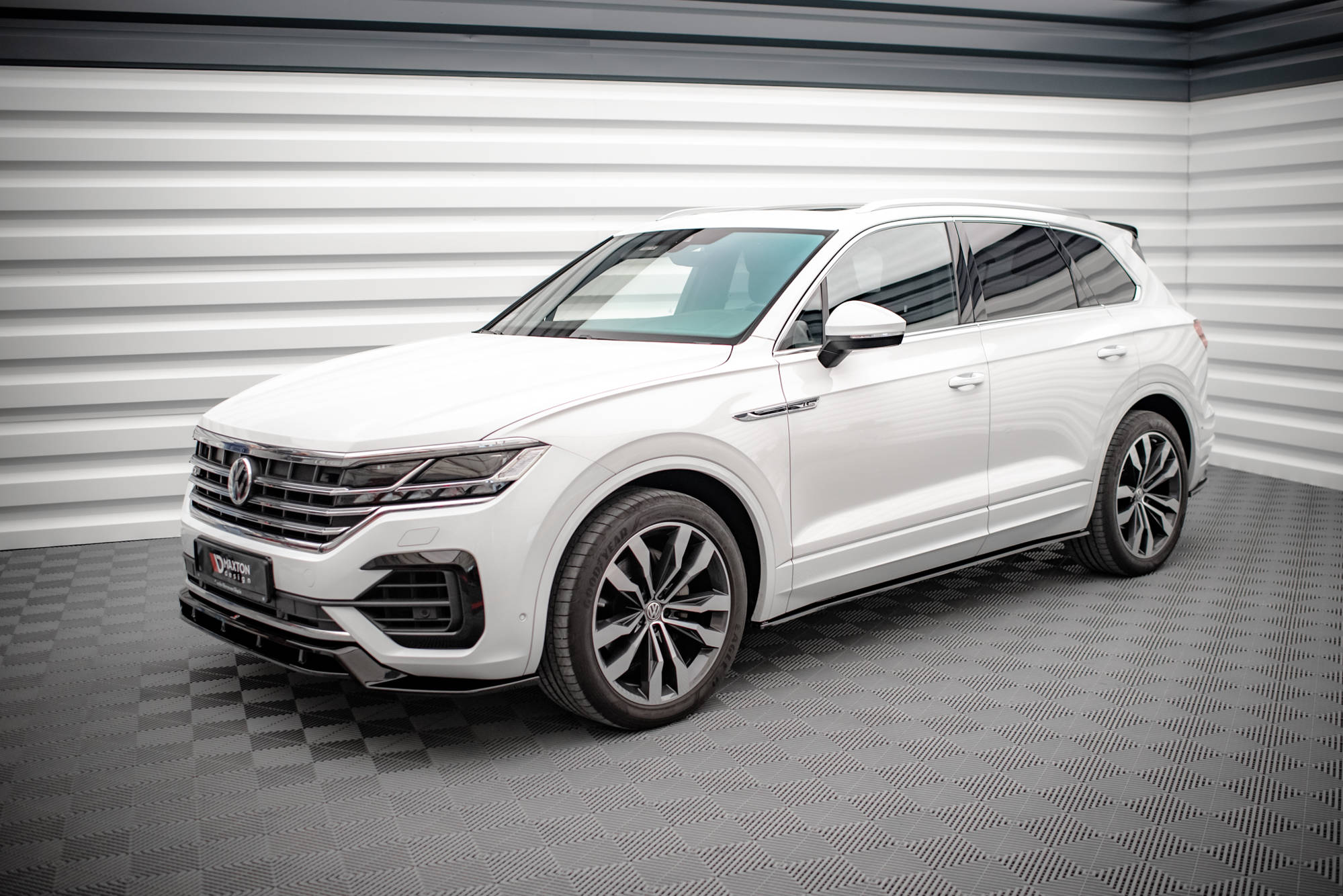 Maxton Design Боковые пороги и диффузоры для Volkswagen Touareg R-line Mk3 — изображение 3