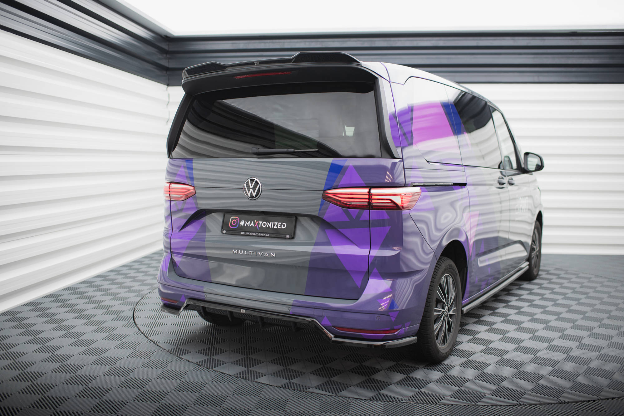 Maxton Design Накладка на спойлер 3D Volkswagen Multivan T7 — изображение 4