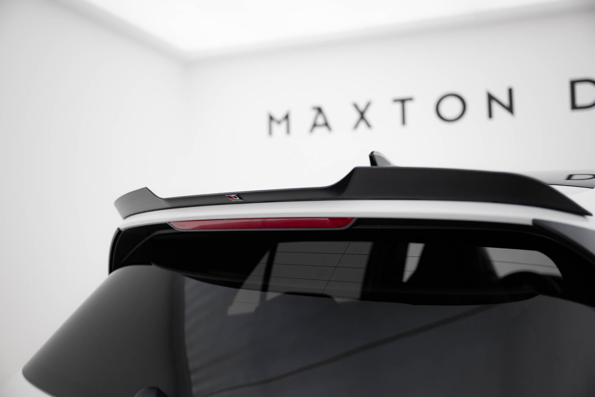 Maxton Design Накладка на спойлер V.2 для Volkswagen Golf GTI / GTE / GTD / R-Line / R Mk8