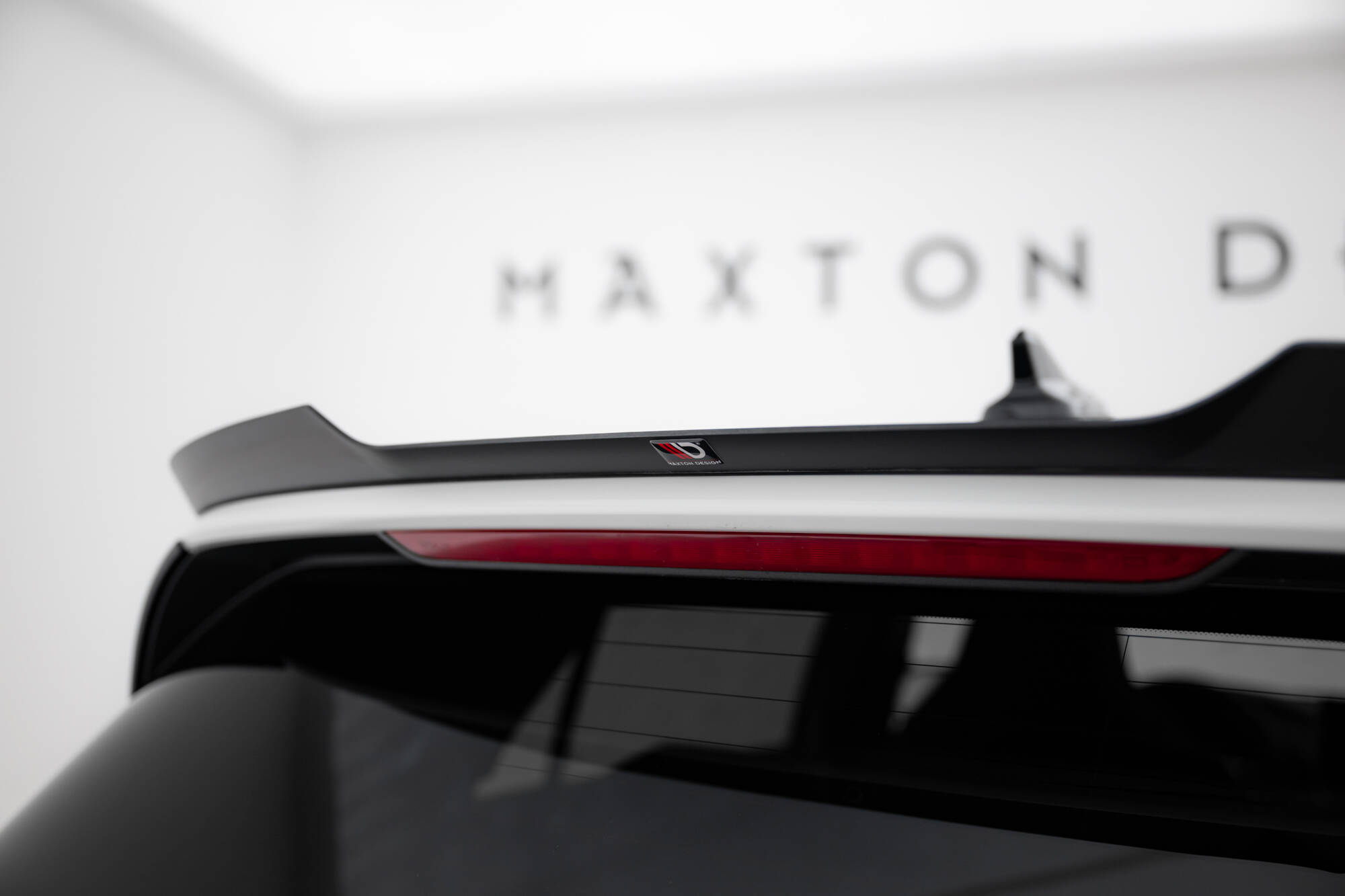 Maxton Design Накладка на спойлер V.2 для Volkswagen Golf GTI / GTE / GTD / R-Line / R Mk8 — изображение 2