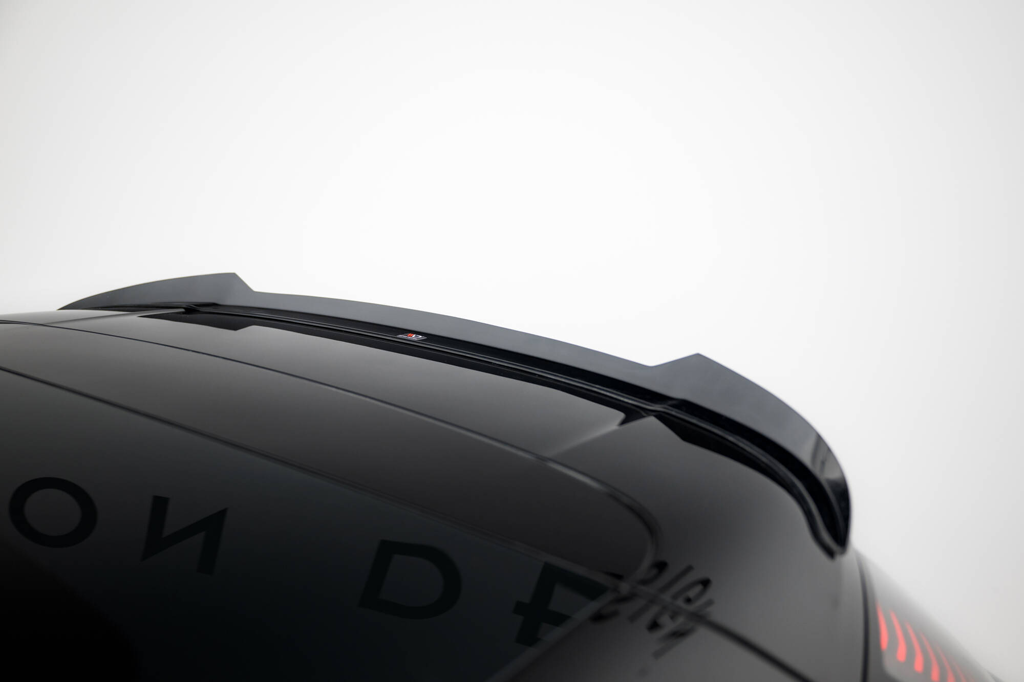 Maxton Design Спойлер Volvo EX30 Mk1 — изображение 3