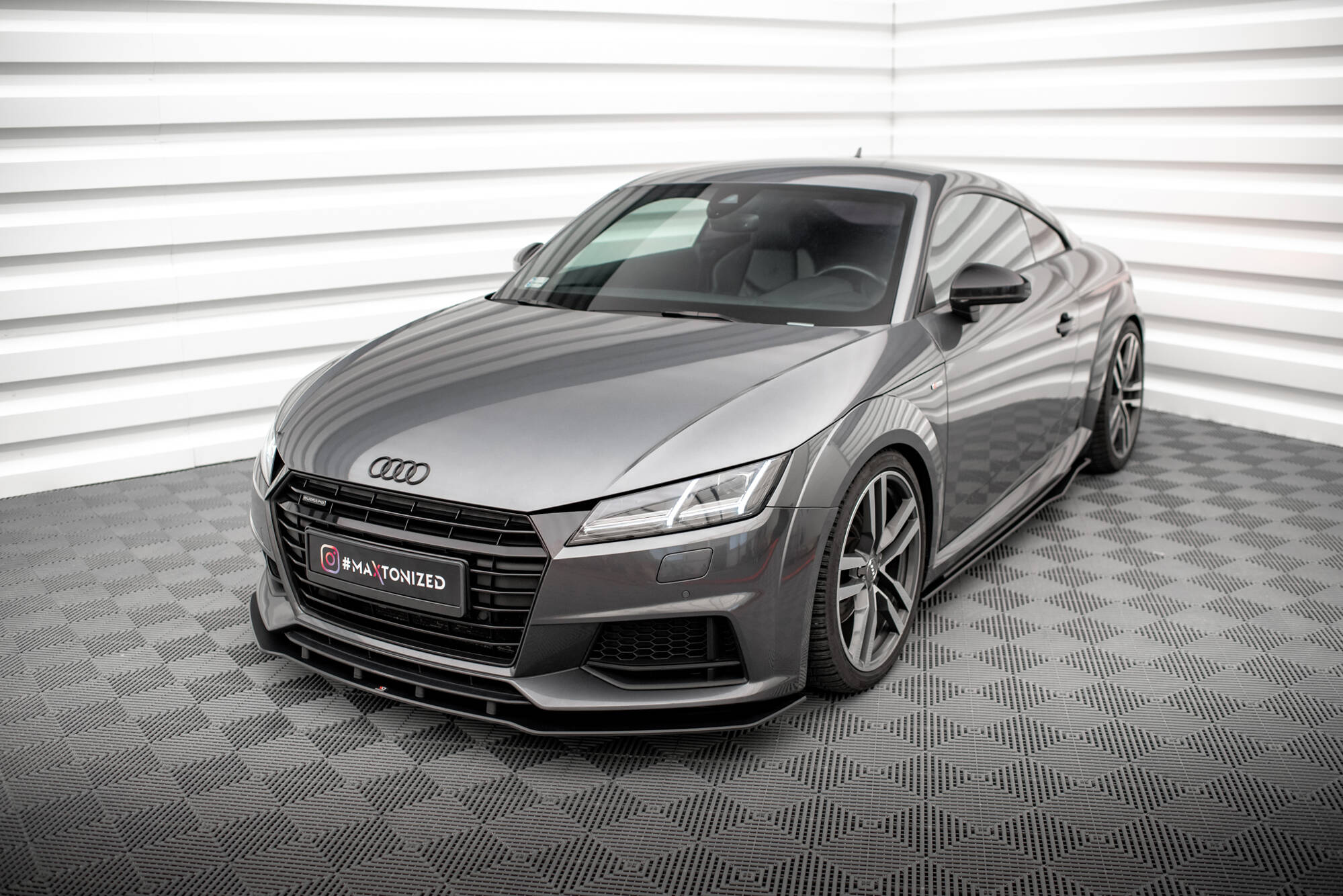 Maxton Design Передний сплиттер Street Pro для Audi TT S / S-Line 8S