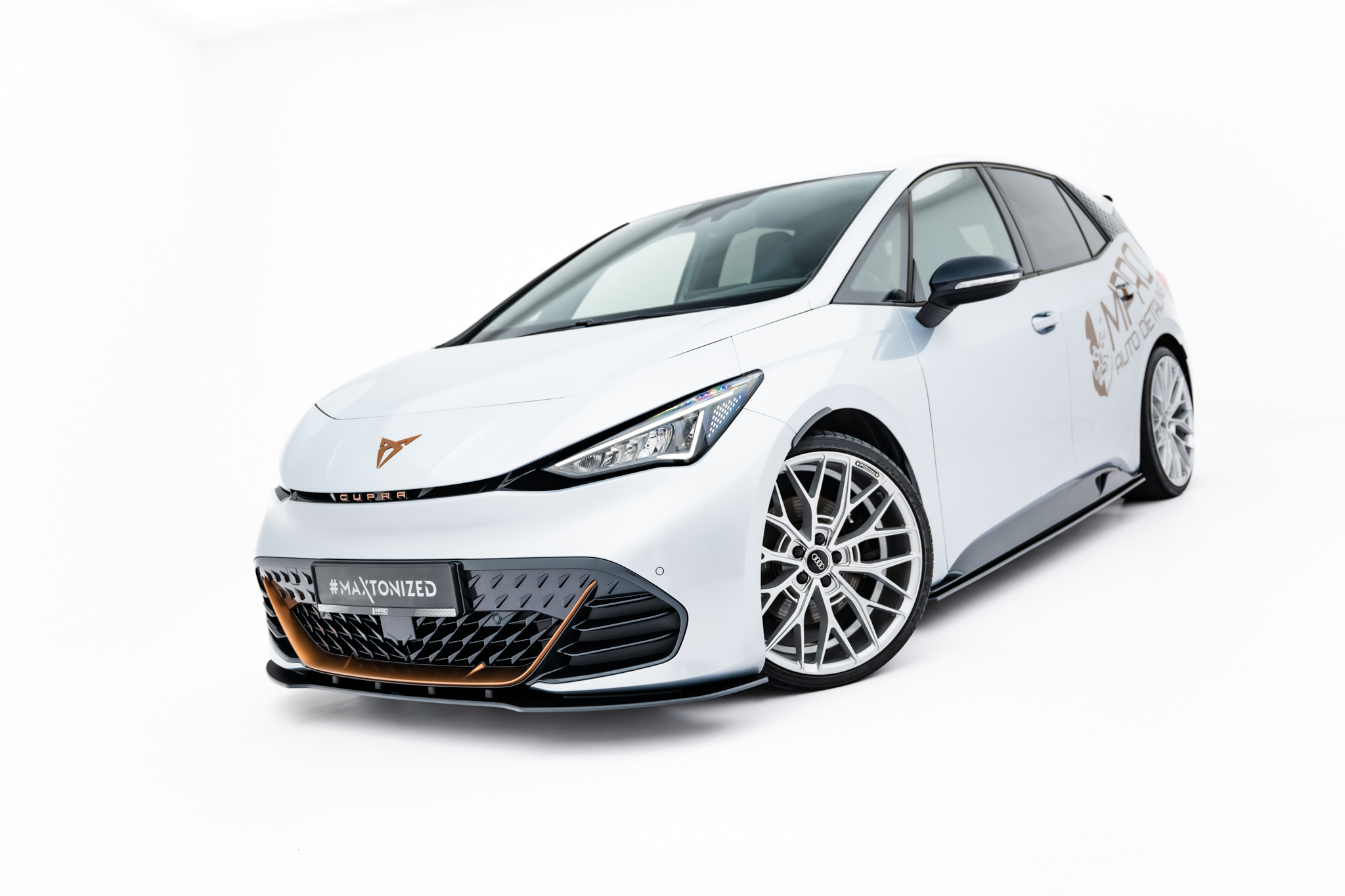 Maxton Design Передний сплиттер Street Pro для Cupra Born Mk1