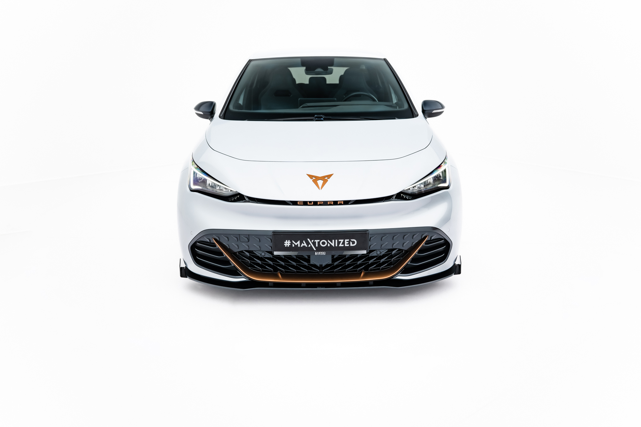 Maxton Design Передний сплиттер Street Pro + брызговики Cupra Born Mk1 — изображение 3