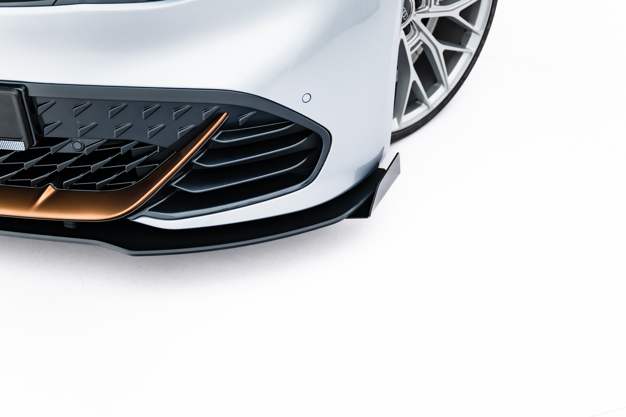 Maxton Design Передний сплиттер Street Pro + брызговики Cupra Born Mk1 — изображение 4