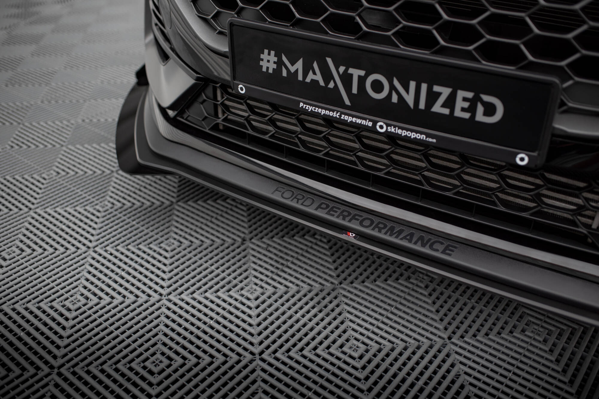 Maxton Design Передний сплиттер Street Pro + брызговики для Ford Fiesta ST Mk8 (рестайлинг) — изображение 3