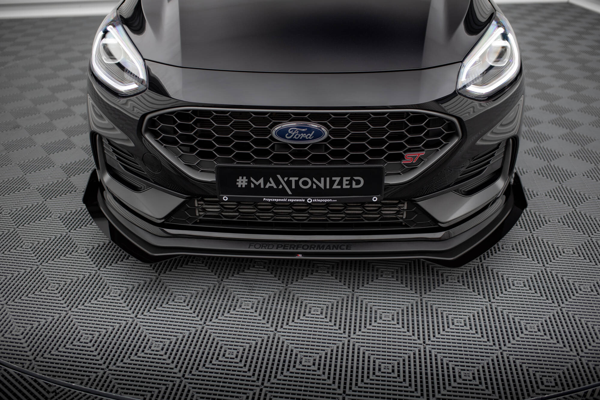 Maxton Design Передний сплиттер Street Pro + брызговики для Ford Fiesta ST Mk8 (рестайлинг) — изображение 4