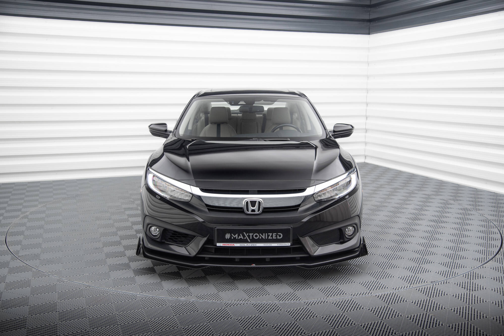 Maxton Design Передний сплиттер Street Pro + брызговики для седана Honda Civic Mk10 — изображение 2