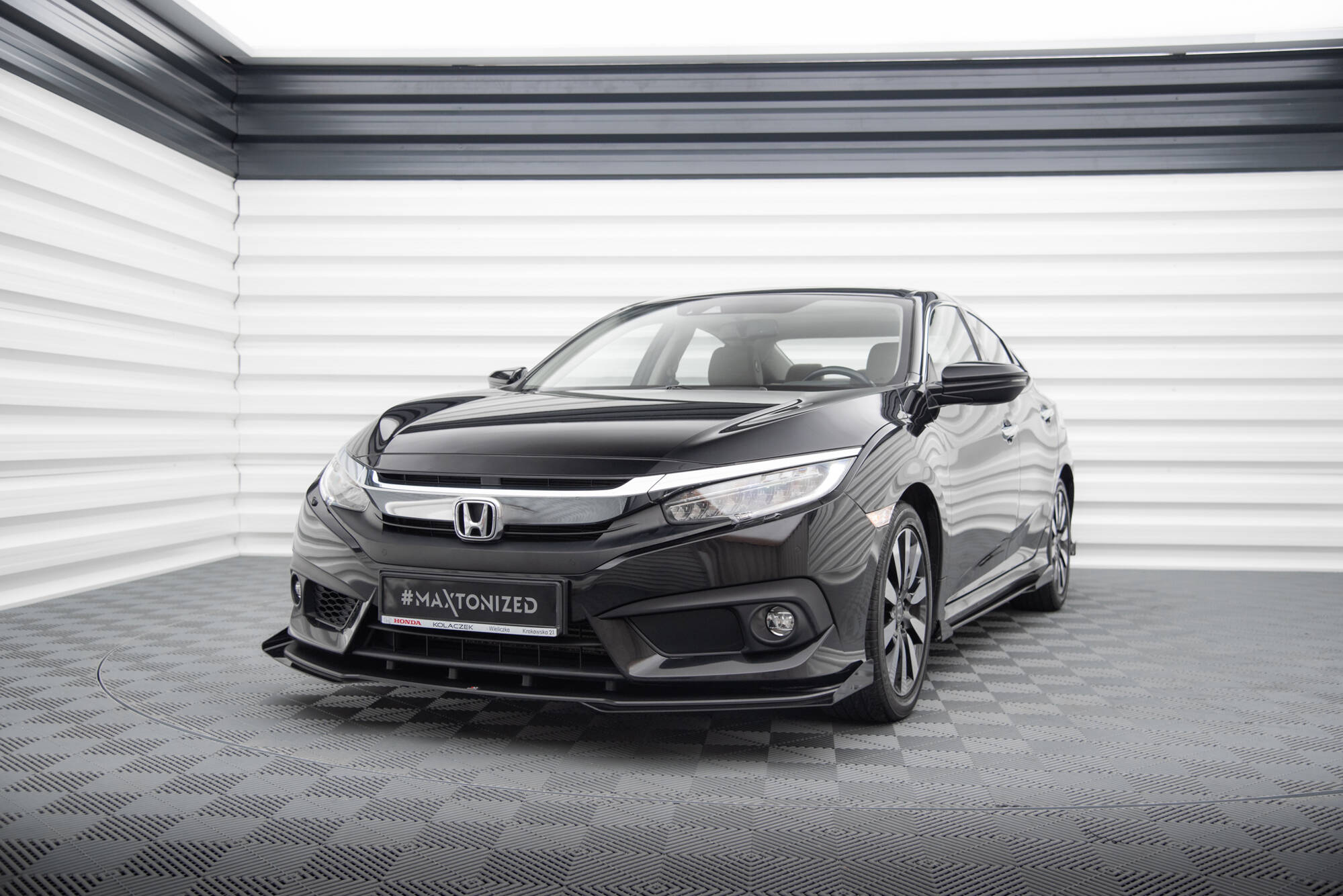 Maxton Design Передний сплиттер Street Pro + брызговики для седана Honda Civic Mk10
