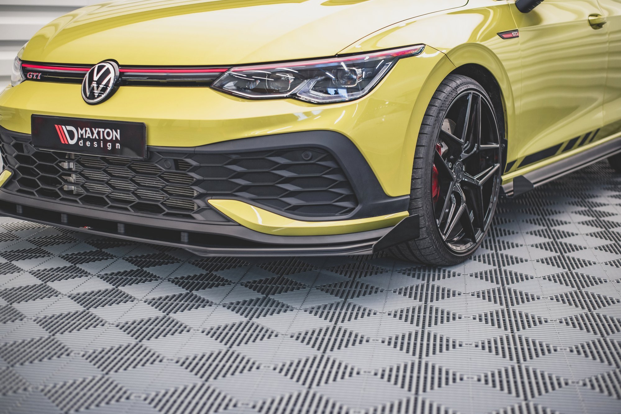 Maxton Design Передний сплиттер Street Pro + закрылки Volkswagen Golf GTI Clubsport Mk8 — изображение 3