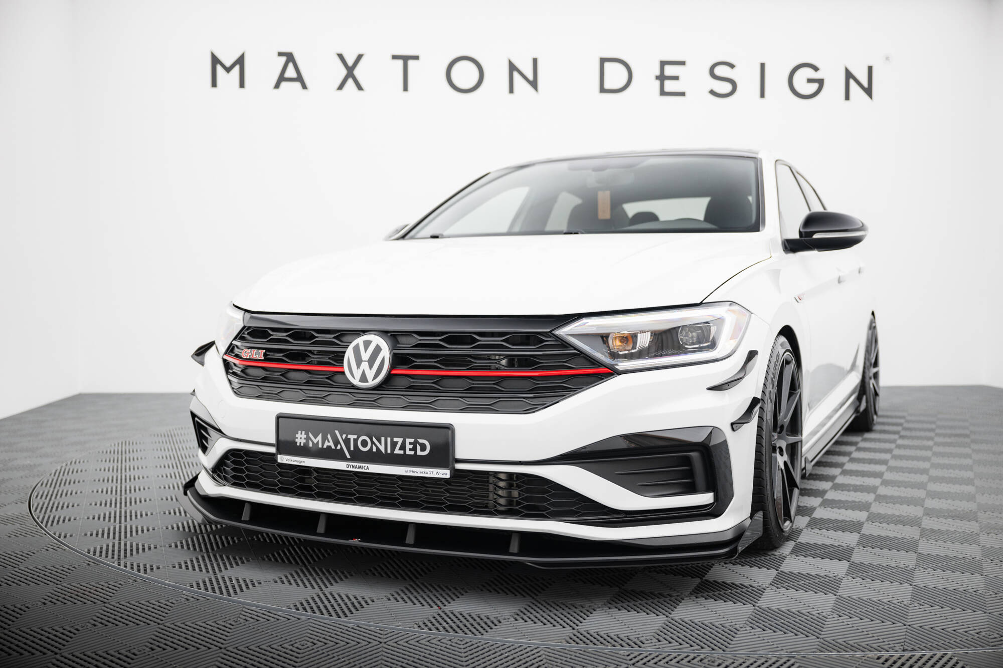 Maxton Design Передний сплиттер Street Pro + брызговики для Volkswagen Jetta GLI Mk7