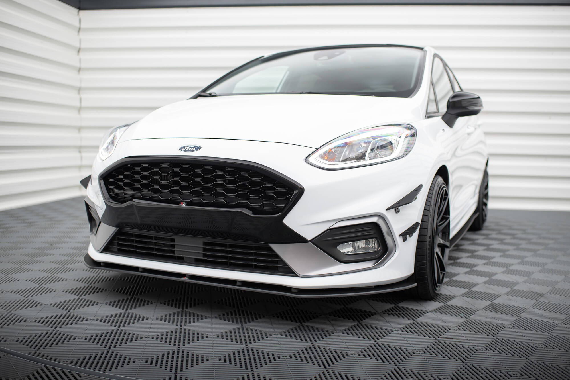 Maxton Design Передний сплиттер Street Pro для Ford Fiesta Mk8 ST / ST-Line