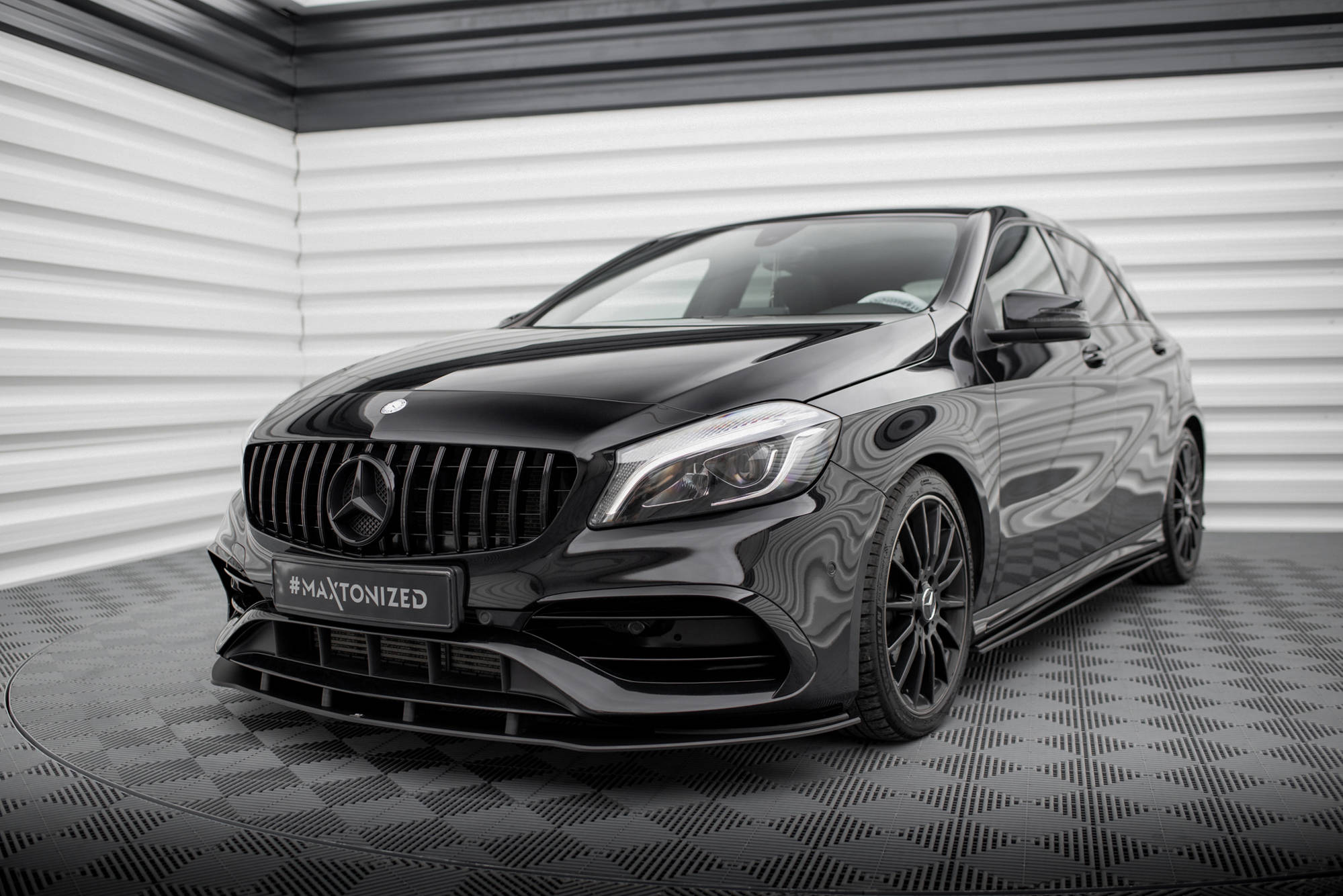 Maxton Design Передний сплиттер Street Pro для Mercedes-Benz A AMG-Line W176 (рестайлинг).