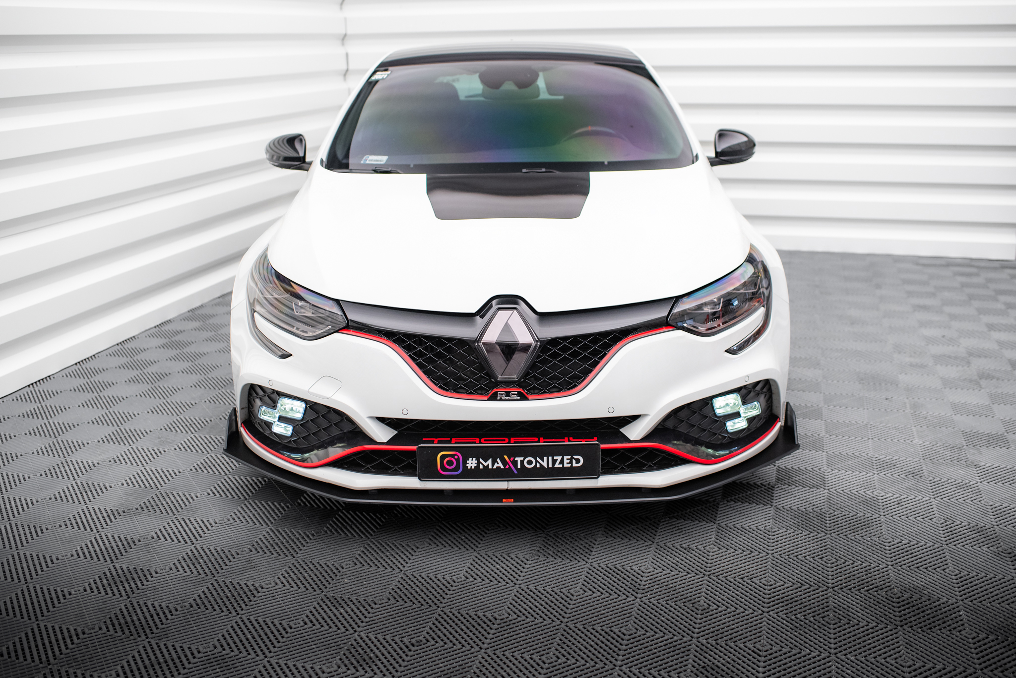 Maxton Design Передний сплиттер Street Pro для Renault Megane RS Mk4 — изображение 2