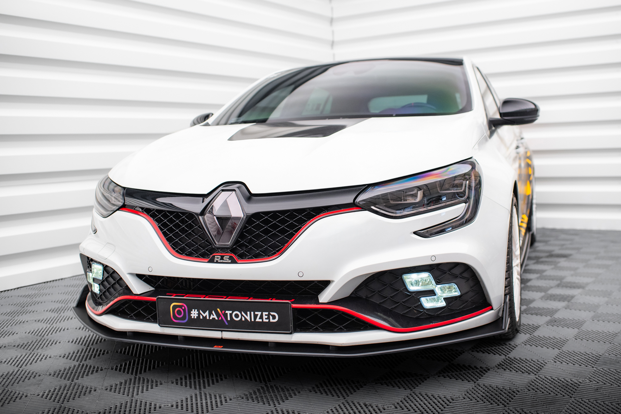 Maxton Design Передний сплиттер Street Pro для Renault Megane RS Mk4