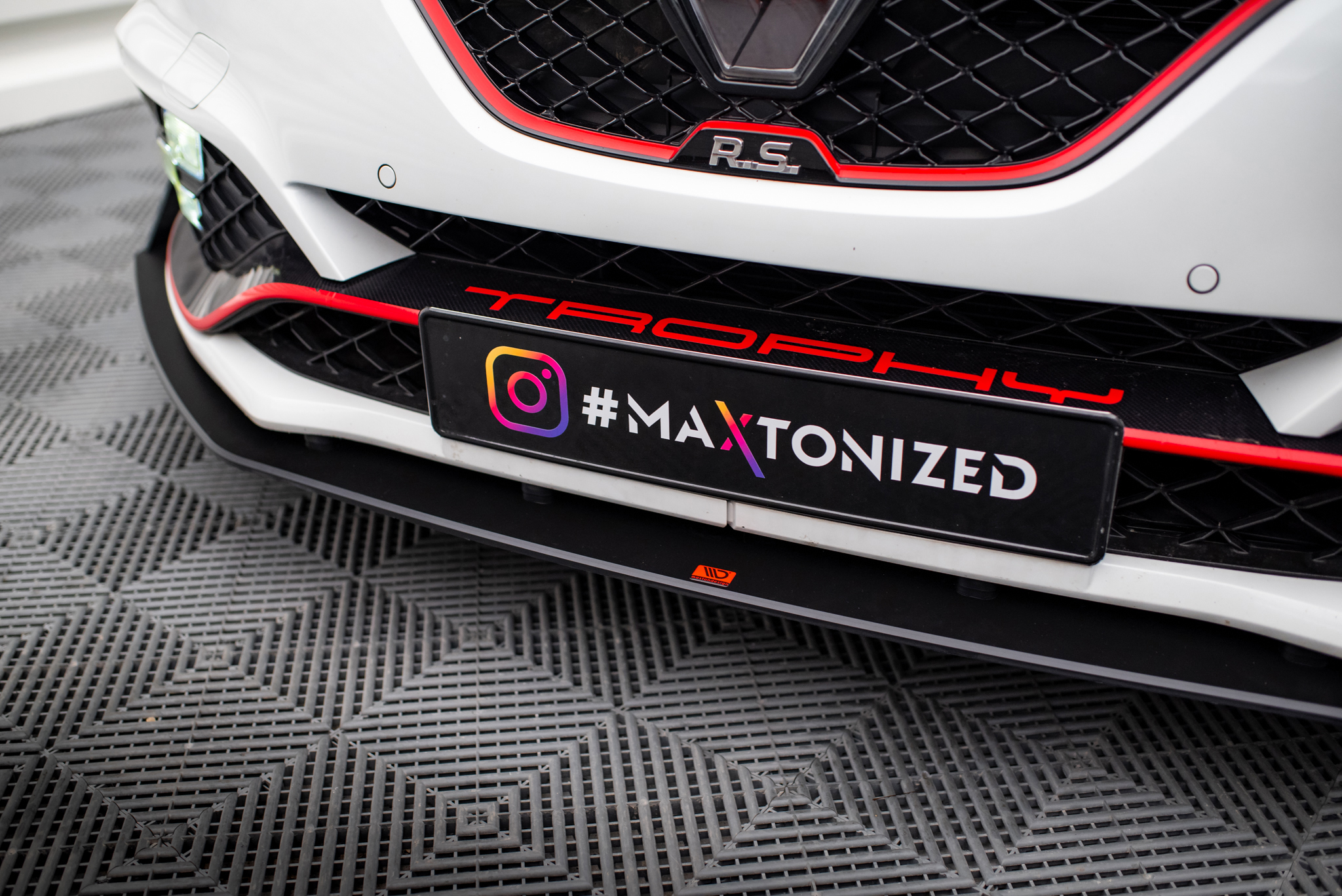Maxton Design Передний сплиттер Street Pro для Renault Megane RS Mk4 — изображение 3