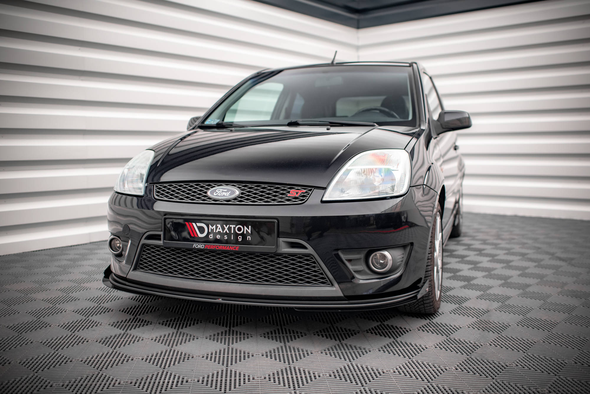 Maxton Design Передний сплиттер Street Pro V.1 + брызговики для Ford Fiesta ST Mk6