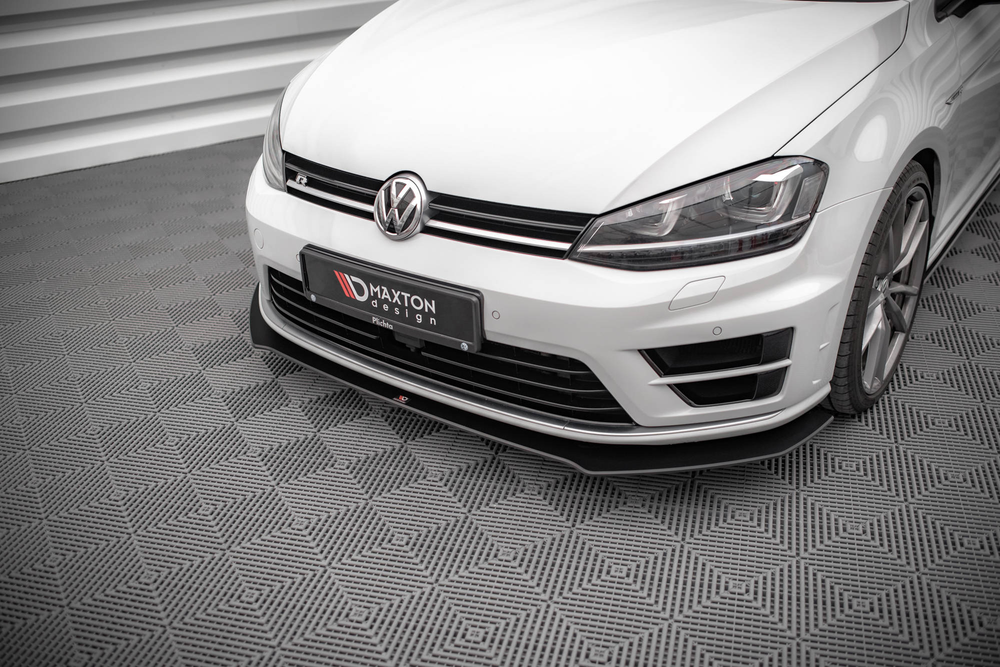 Maxton Design Передний сплиттер Street Pro V.1 для Volkswagen Golf R Mk7 — изображение 2