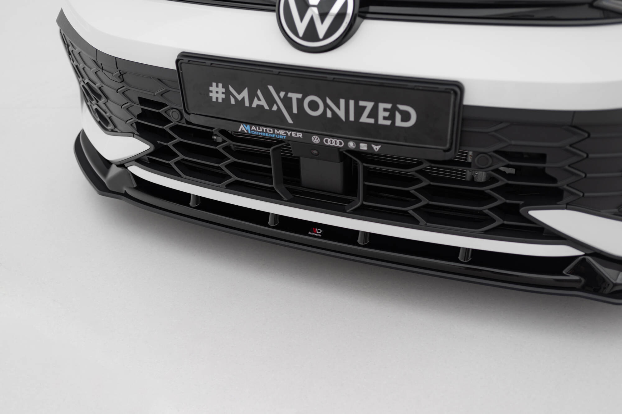 Maxton Design Передний сплиттер Street Pro V.2 для Volkswagen Golf GTI / GTE / R-Line Mk8 (рестайлинг) — изображение 3