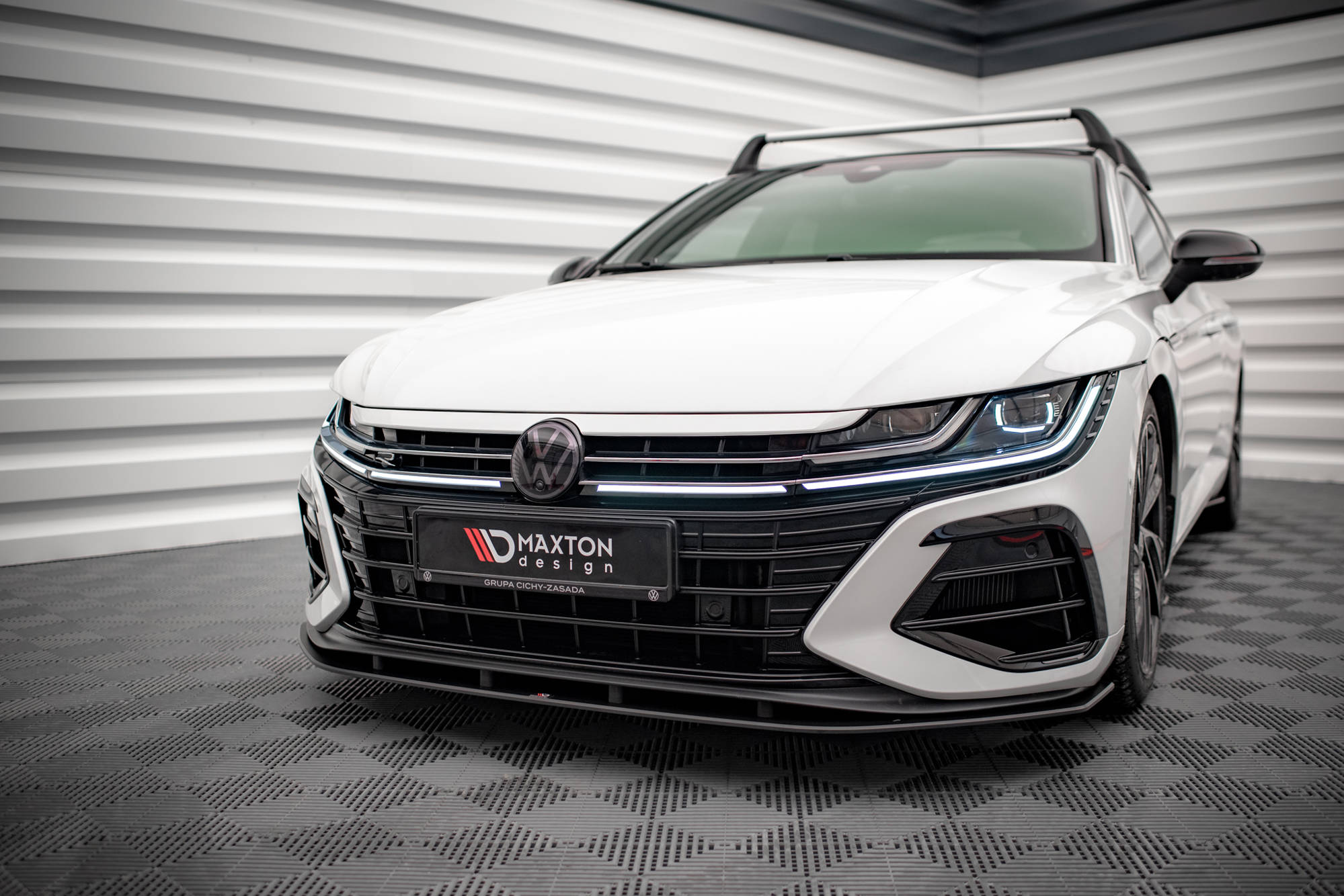 Maxton Design Передний сплиттер Street Pro для Volkswagen Arteon R Sedan / Shooting Brake Mk1 Faceift