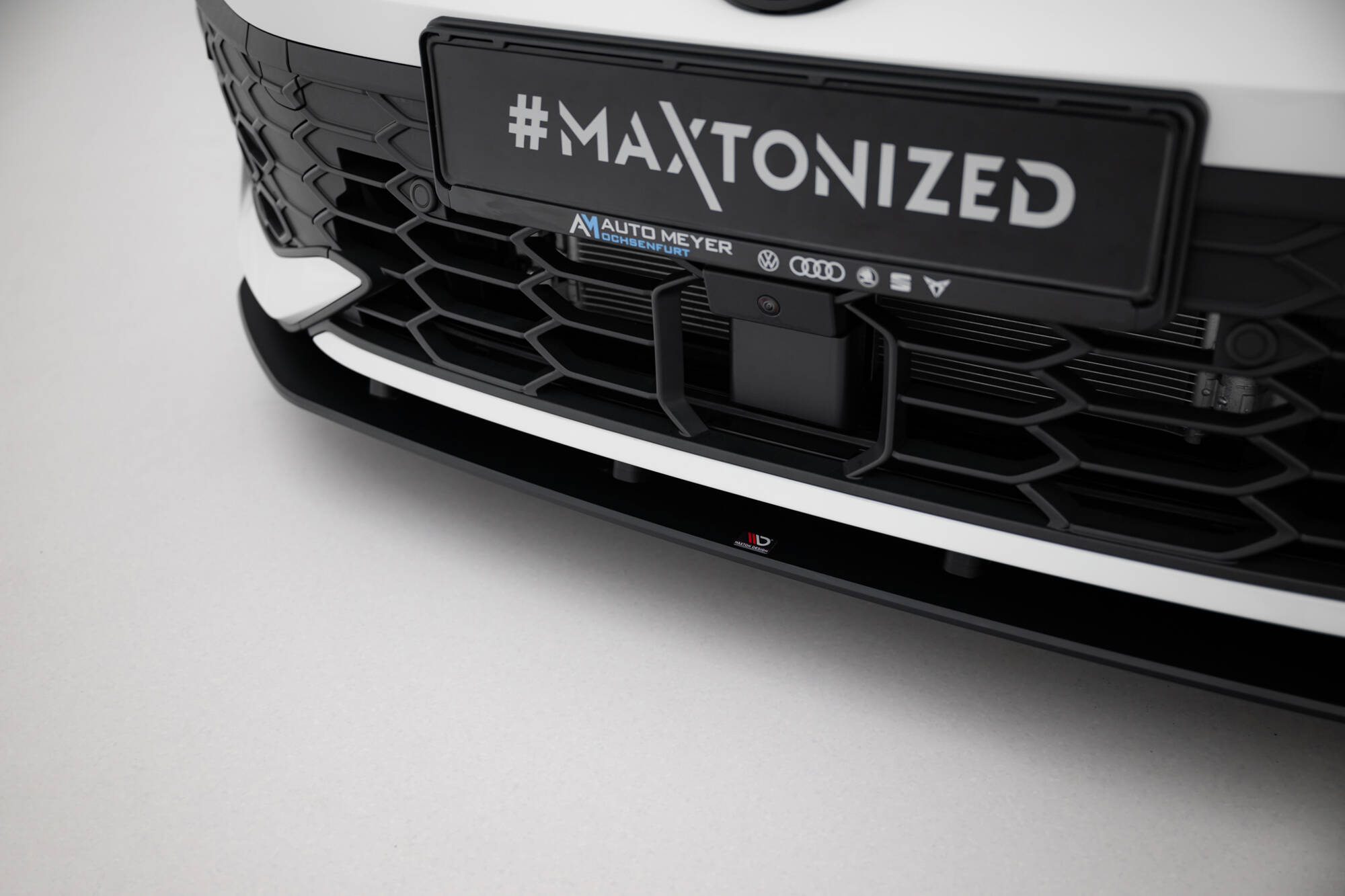 Maxton Design Передний сплиттер Street Pro для Volkswagen Golf GTI / GTE / R-Line Mk8 Facelift — изображение 3