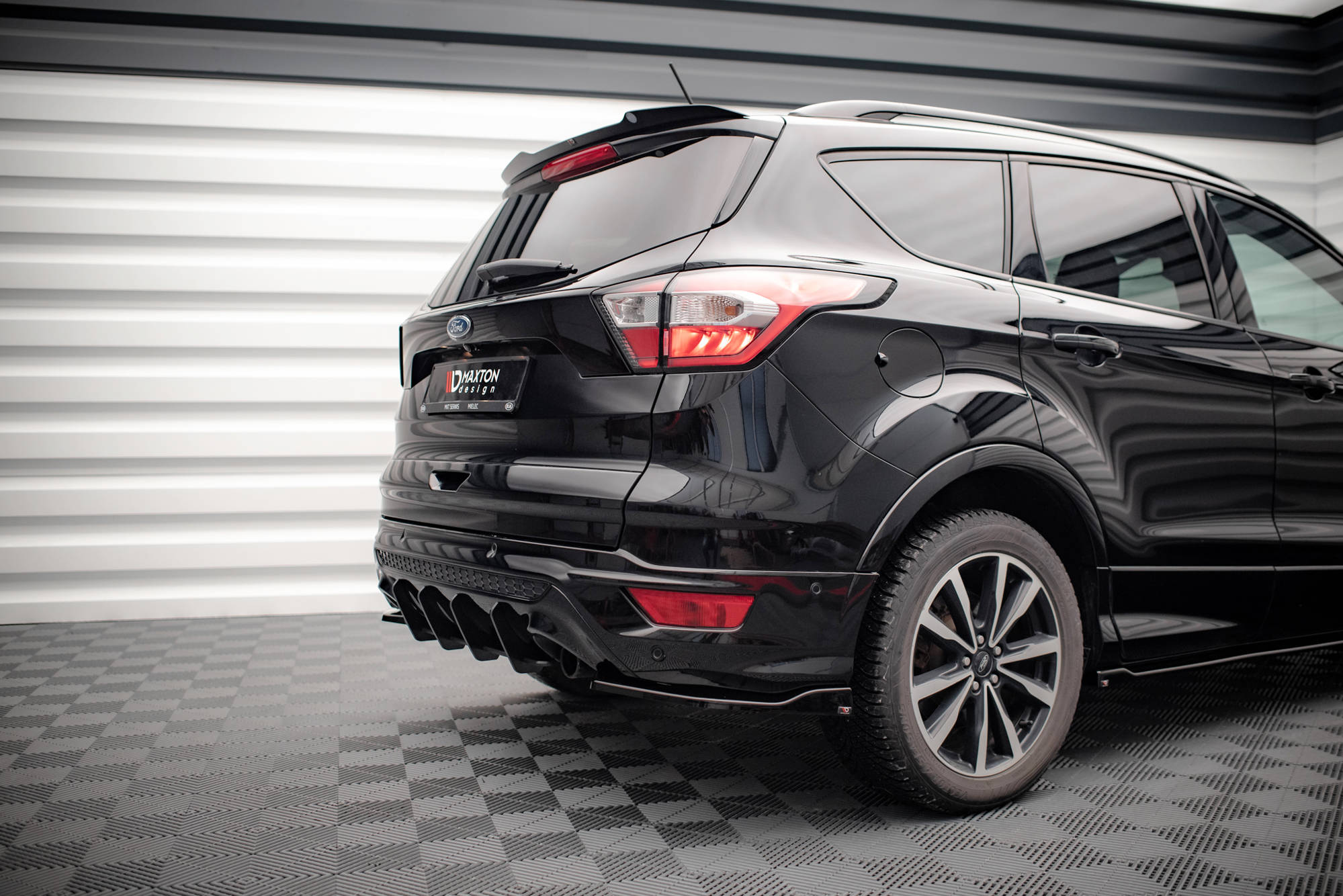 Maxton Design Задний диффузор Street Pro для Ford Escape ST-Line Mk3 — изображение 2