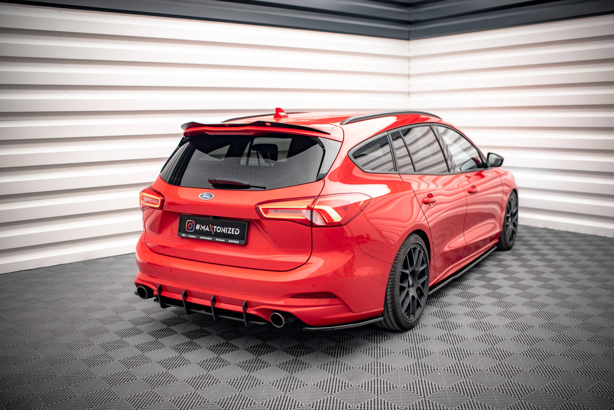 Maxton Design Задний диффузор Street Pro для Ford Focus Estate ST Mk4 — изображение 3
