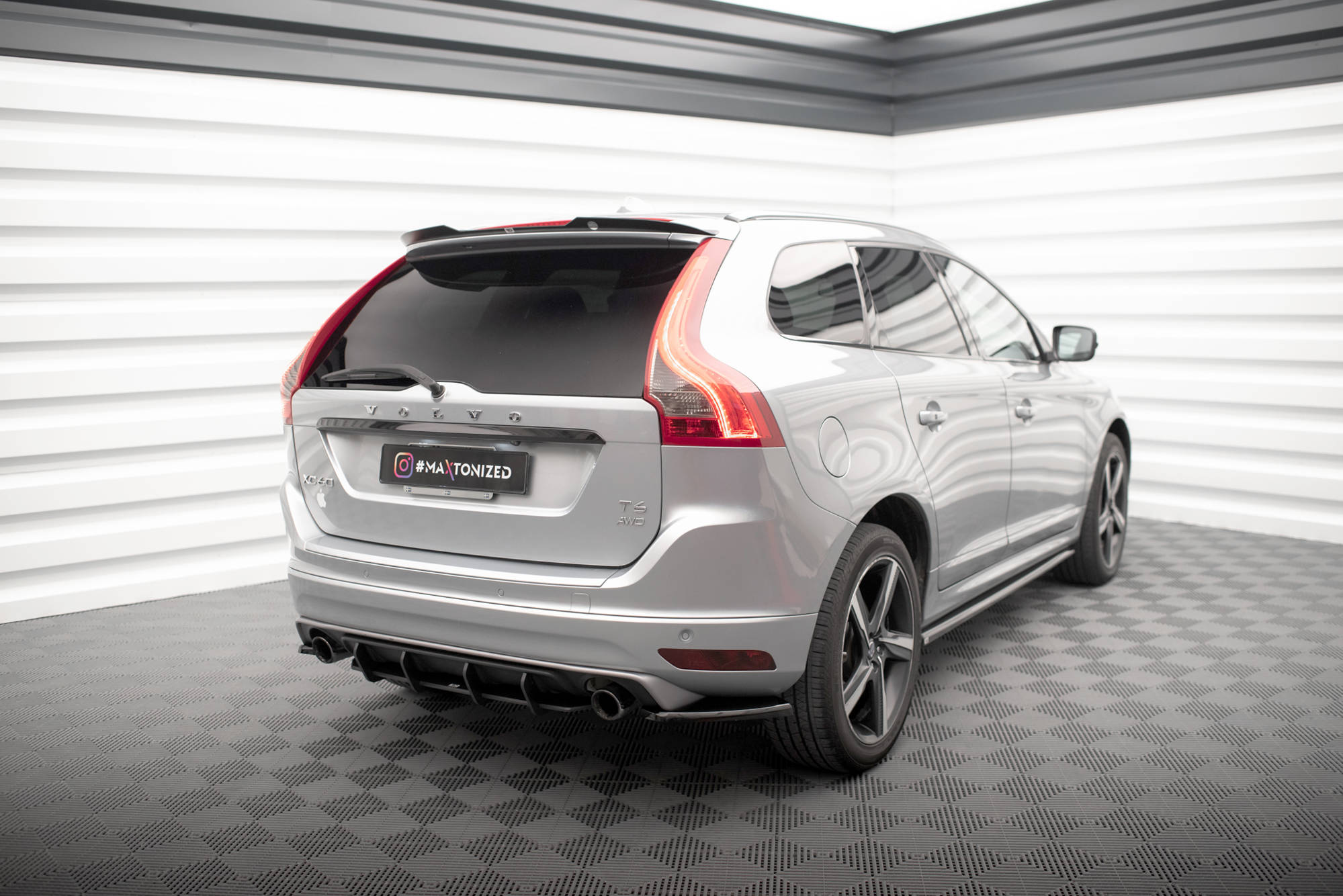 Maxton Design Задний диффузор Street Pro для Volvo XC60 R-Design Mk1 Facelift